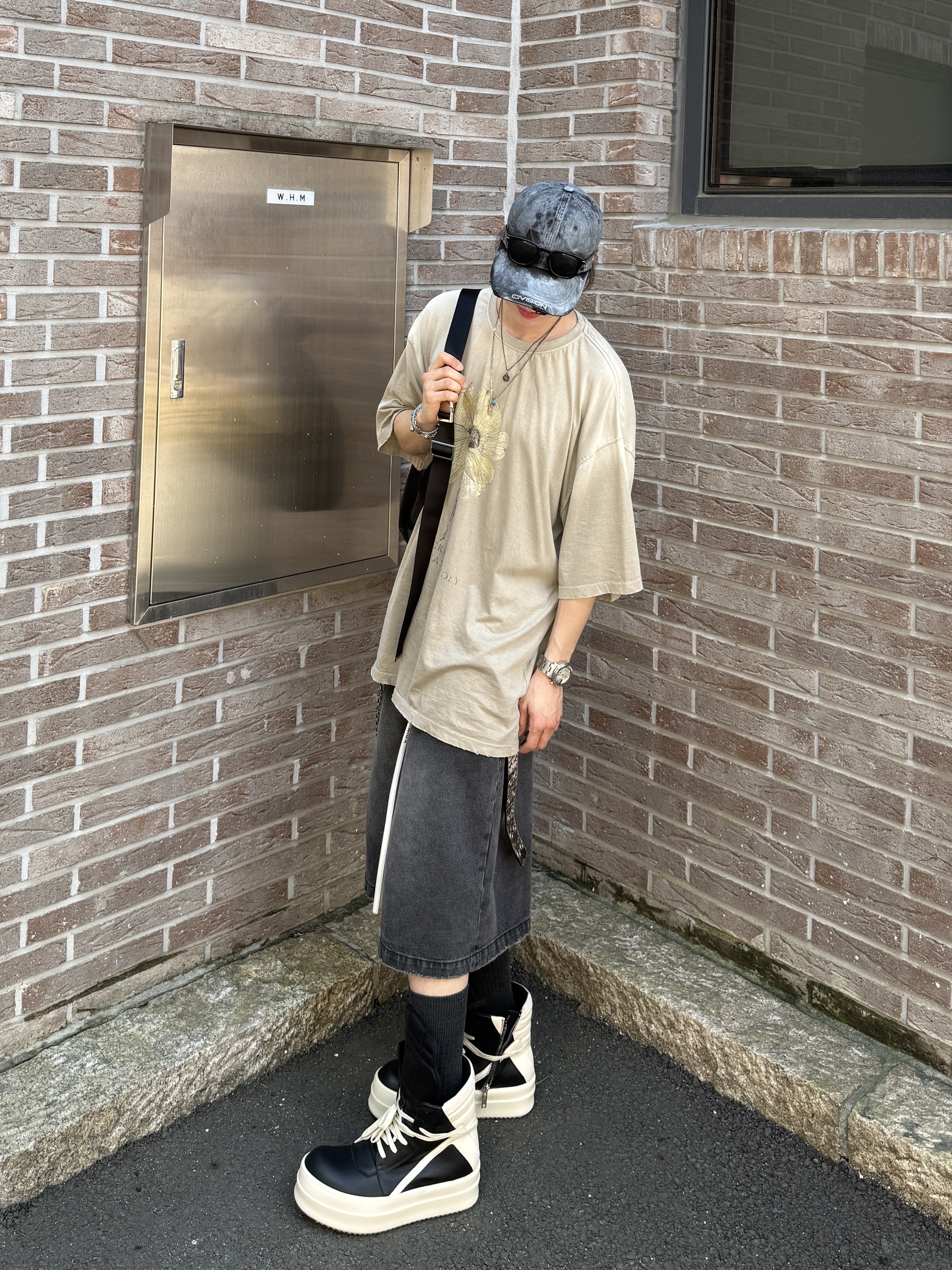 Rick Owens Hollywood Mega Bumper Geobasket in Full Grain Calf Leather Black Milk, MJD x Kamien Double Hole Belt Oak Brown 착용 스타일 - 7