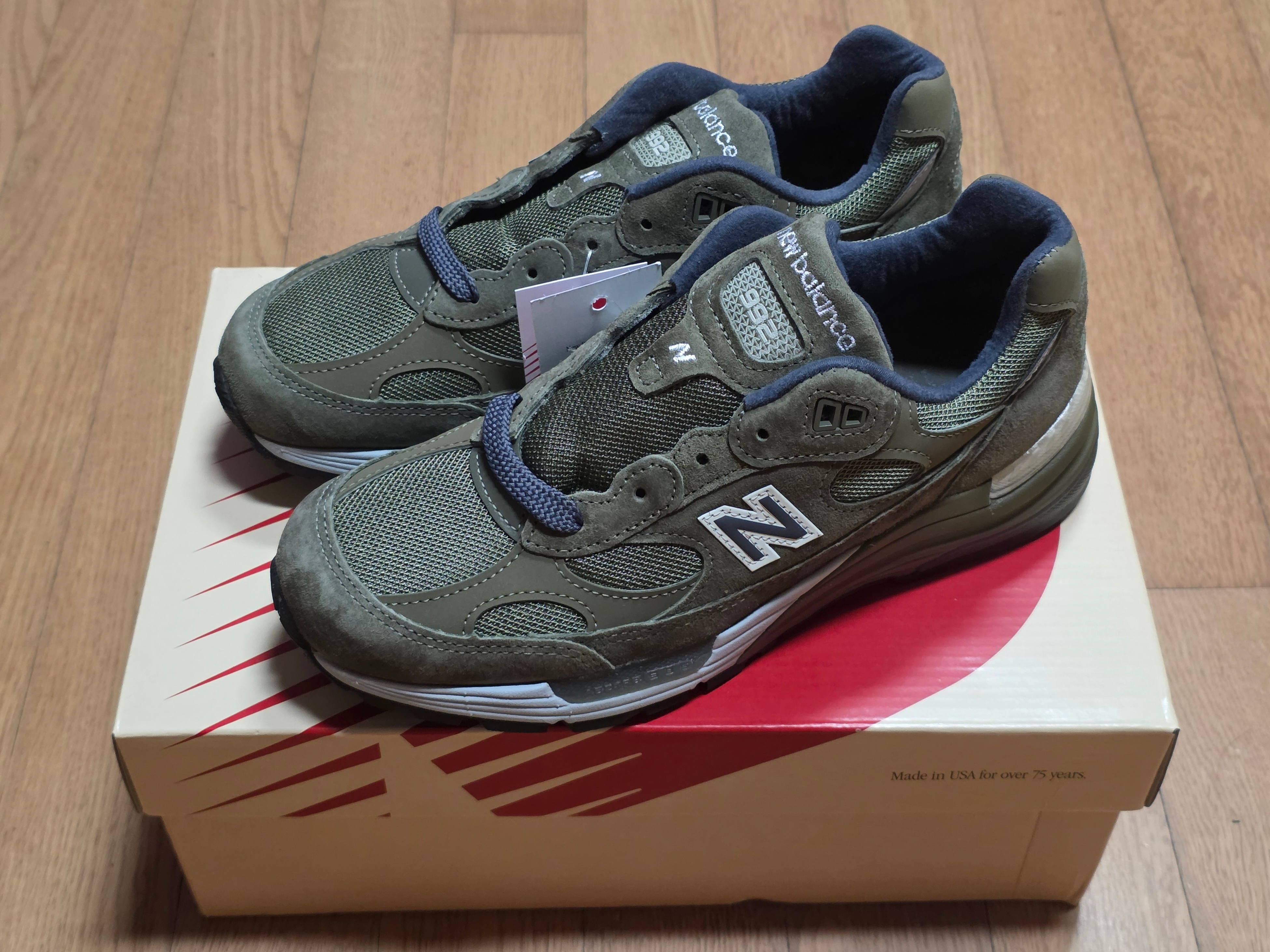 New Balance 992 Made in USA Dark Camo Covert Green - D Standard 착용 스타일 - 3