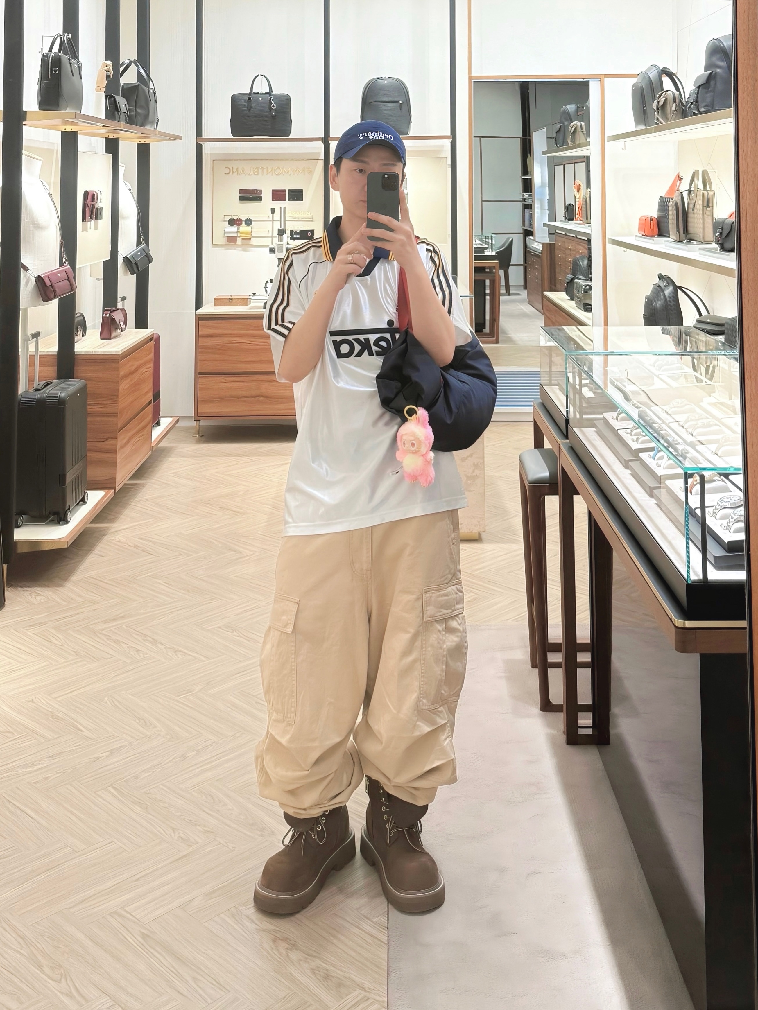 SOULESURES BOLD BELUGA Espresso Brown, NOD Stone Washed Cargo Pants Beige 착용 스타일