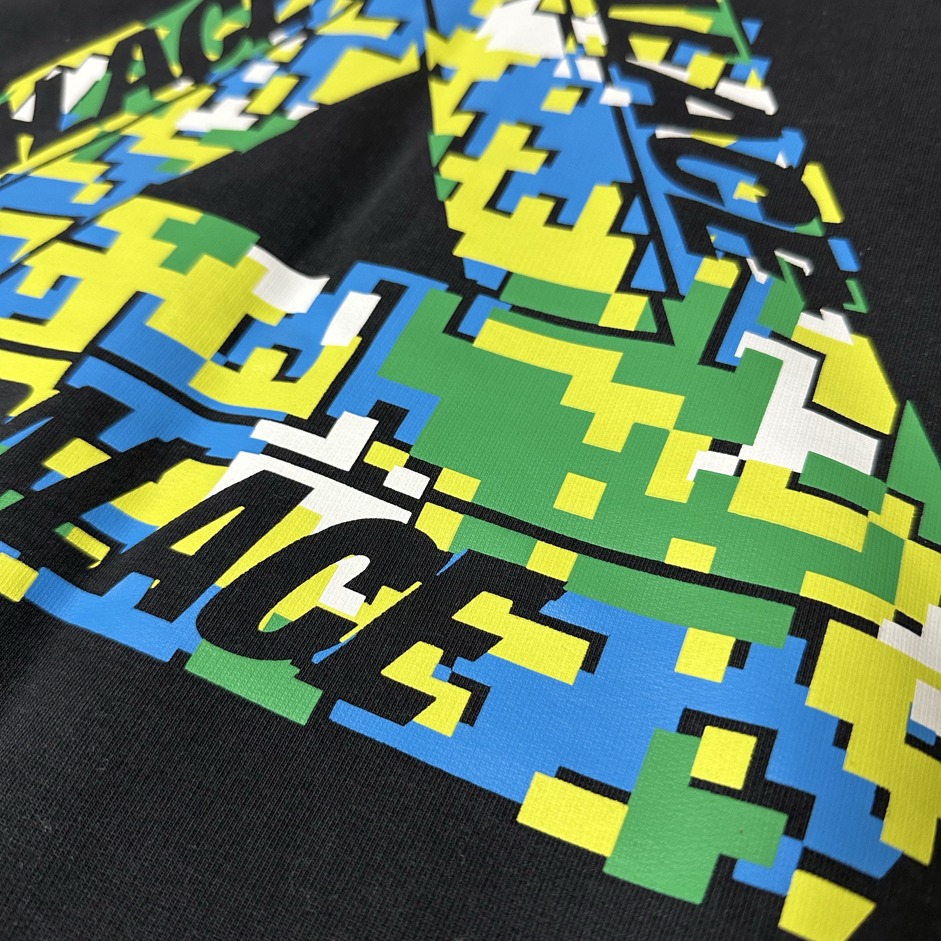Palace Tri-Digi Hood Black - 22FW 착용 스타일