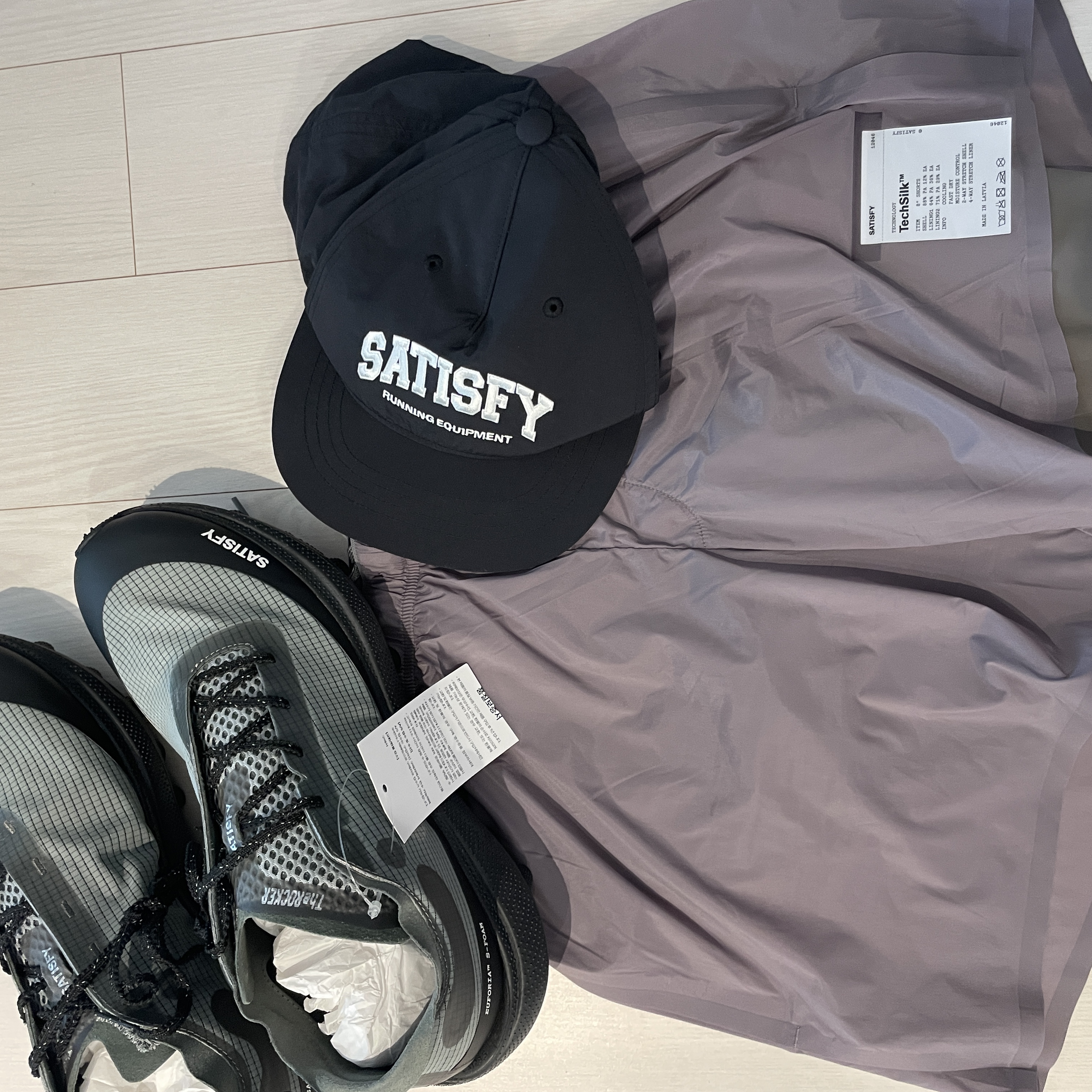 Satisfy The Rocker Shadow (Special Edition), Satisfy Peaceshell Running Cap Black 착용 스타일 - 3