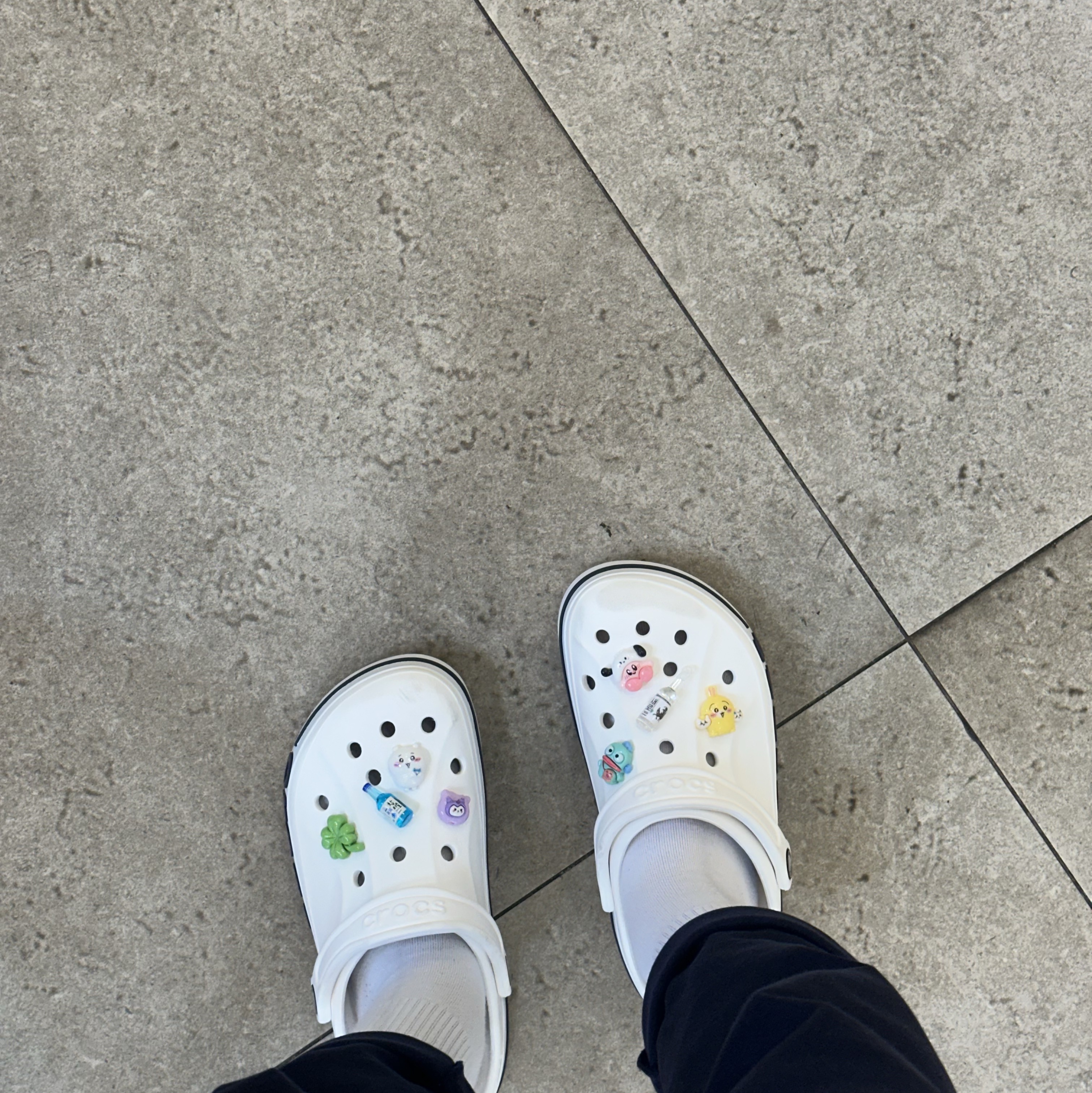 Crocs Bayaband Clog White Navy 착용 스타일