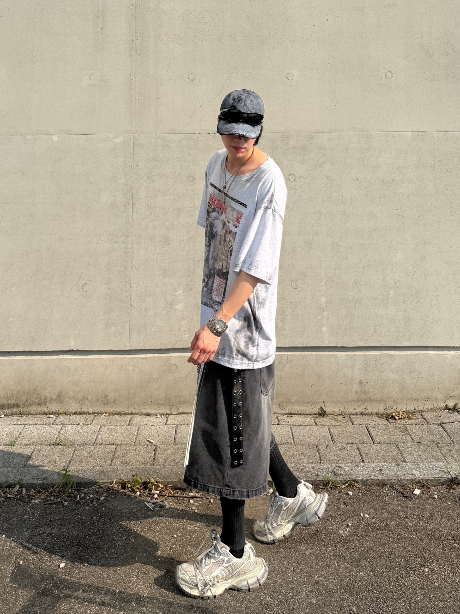Balenciaga 3XL Sneakers Light Beige, GRAILZ x KOIN SEOUL Magazine T-Shirts Melange Grey 착용 스타일 - 8