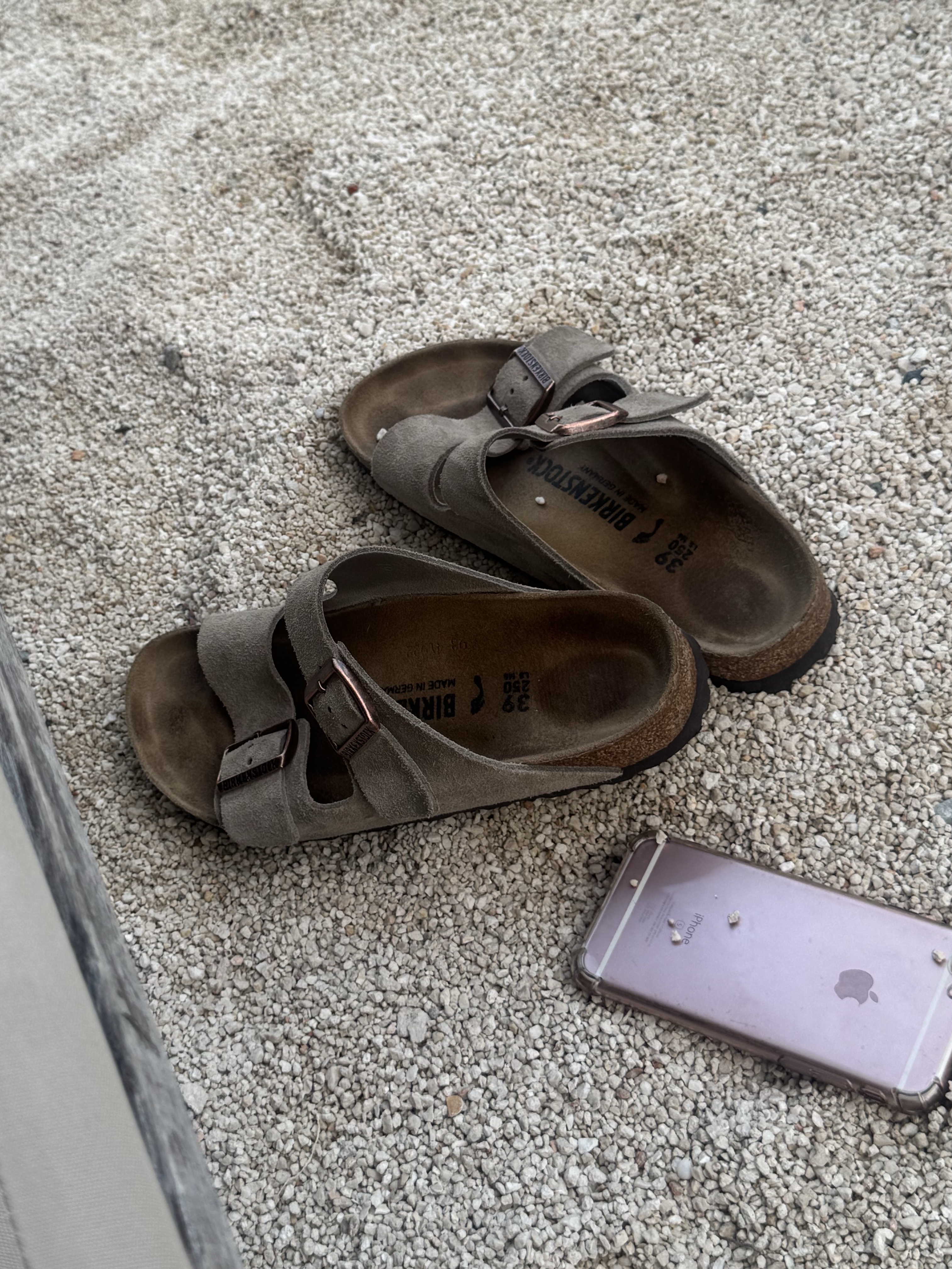 Birkenstock Arizona Suede Leather Taupe - Narrow, Birkenstock Arizona Suede Leather Taupe - Regular 착용 스타일 - 2