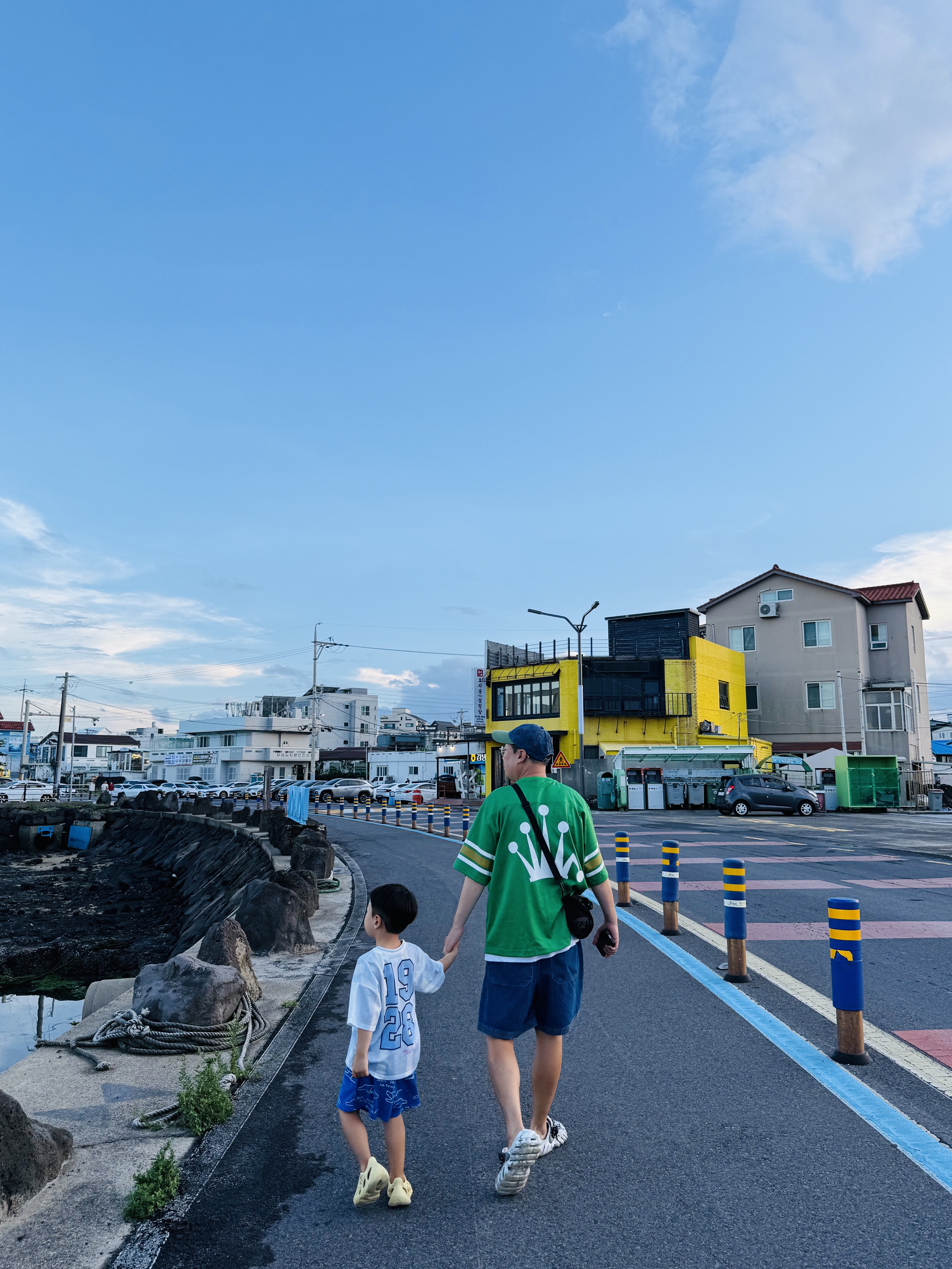 Stussy Mesh Football Jersey Green, IAB Studio Denim Shorts Deep Blue 착용 스타일 - 4
