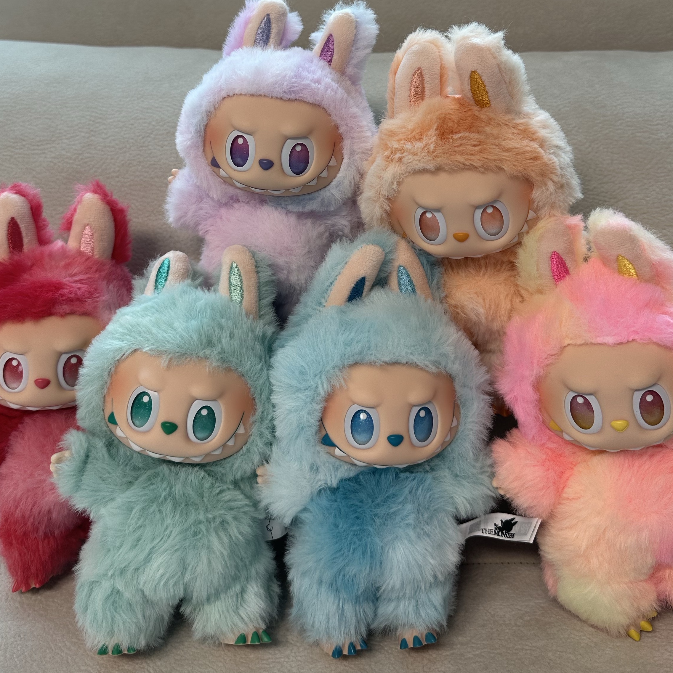Pop Mart Labubu The Monsters Highlight Series Sealed Case (6 Blind Boxes) 착용 스타일