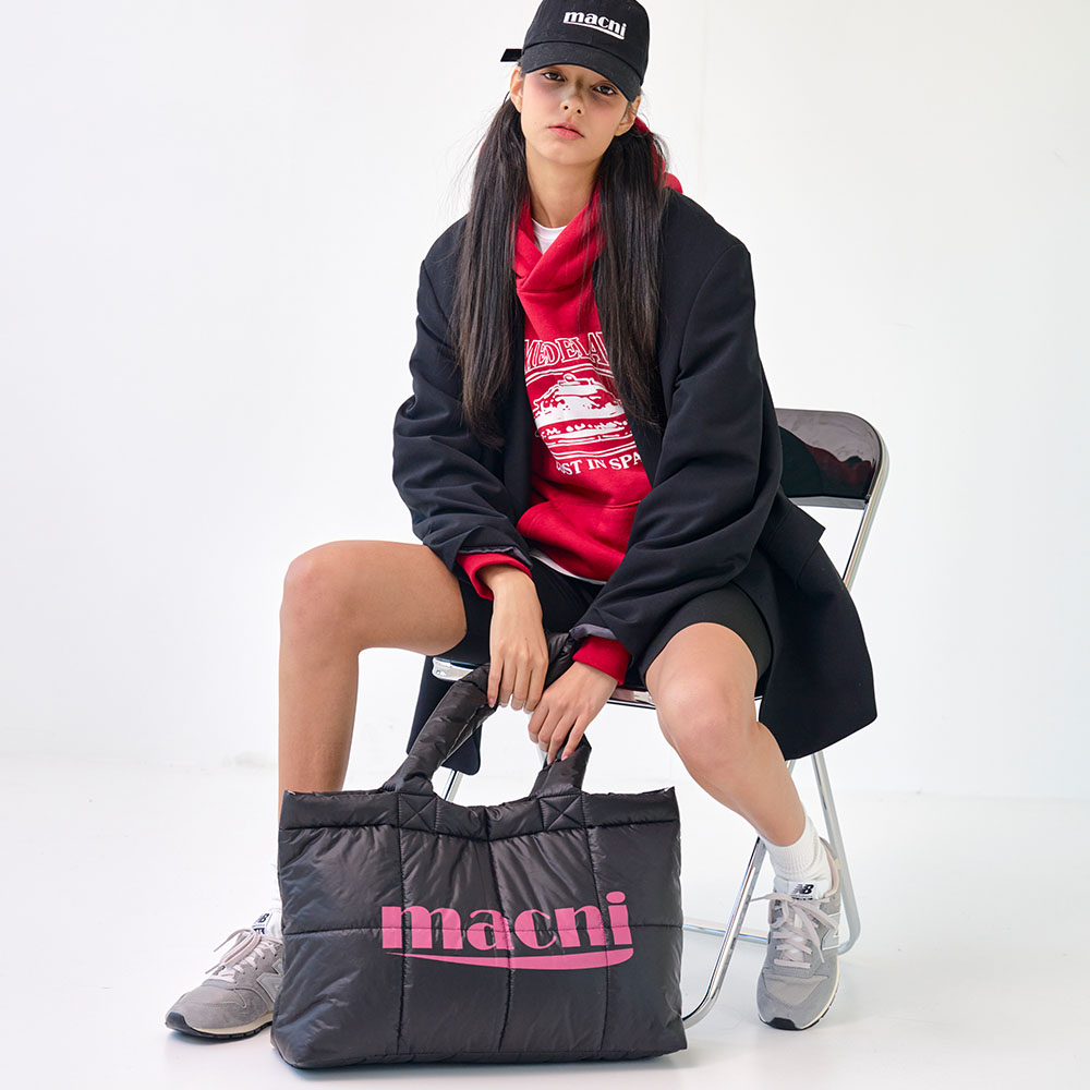 마크니 패디드 숄더백 블랙(MACNI Padded Shoulder Bag Black) - 2