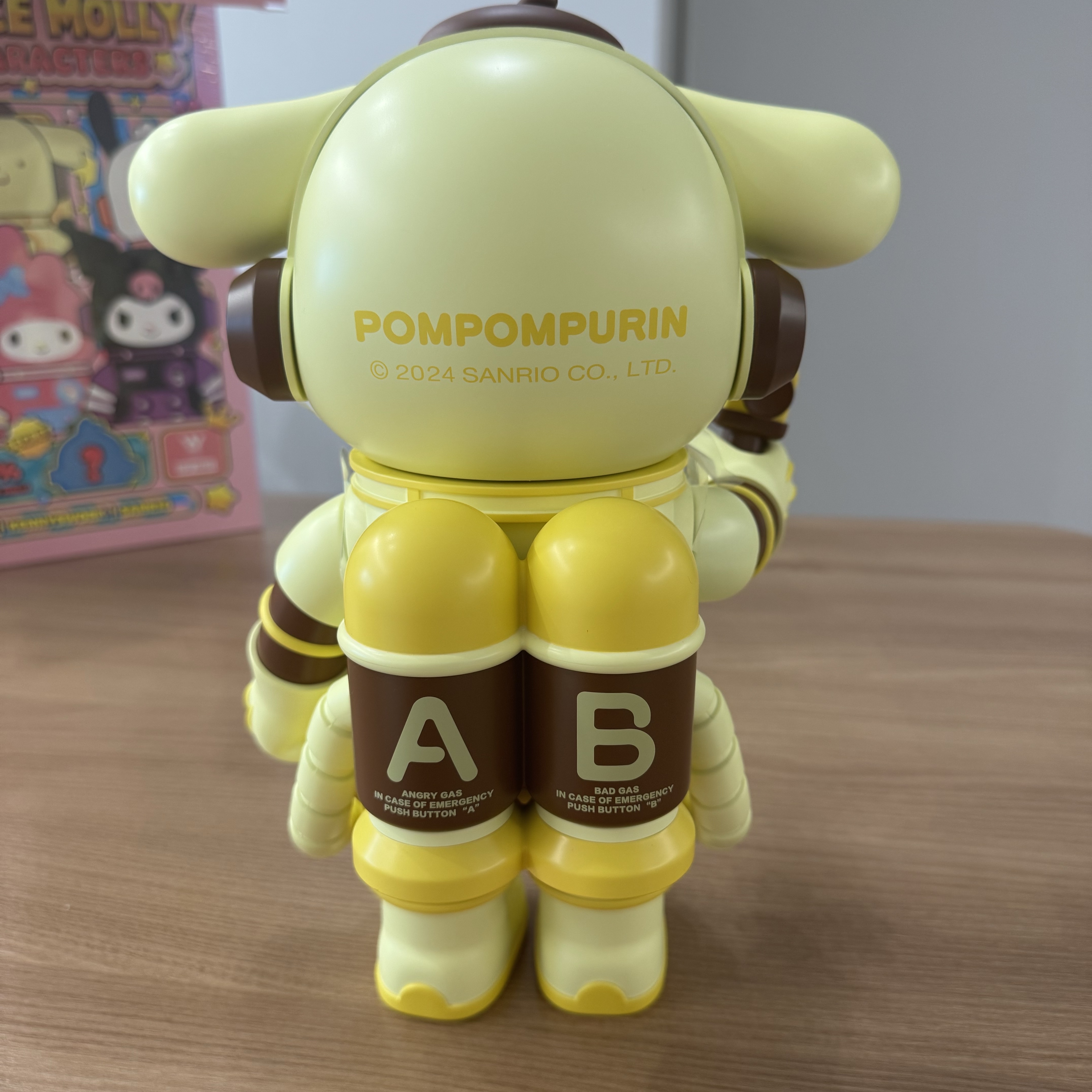 Pop Mart Mega Space Molly Sanrio Sealed Case 400% (1 Blind Box) 착용 스타일 - 4