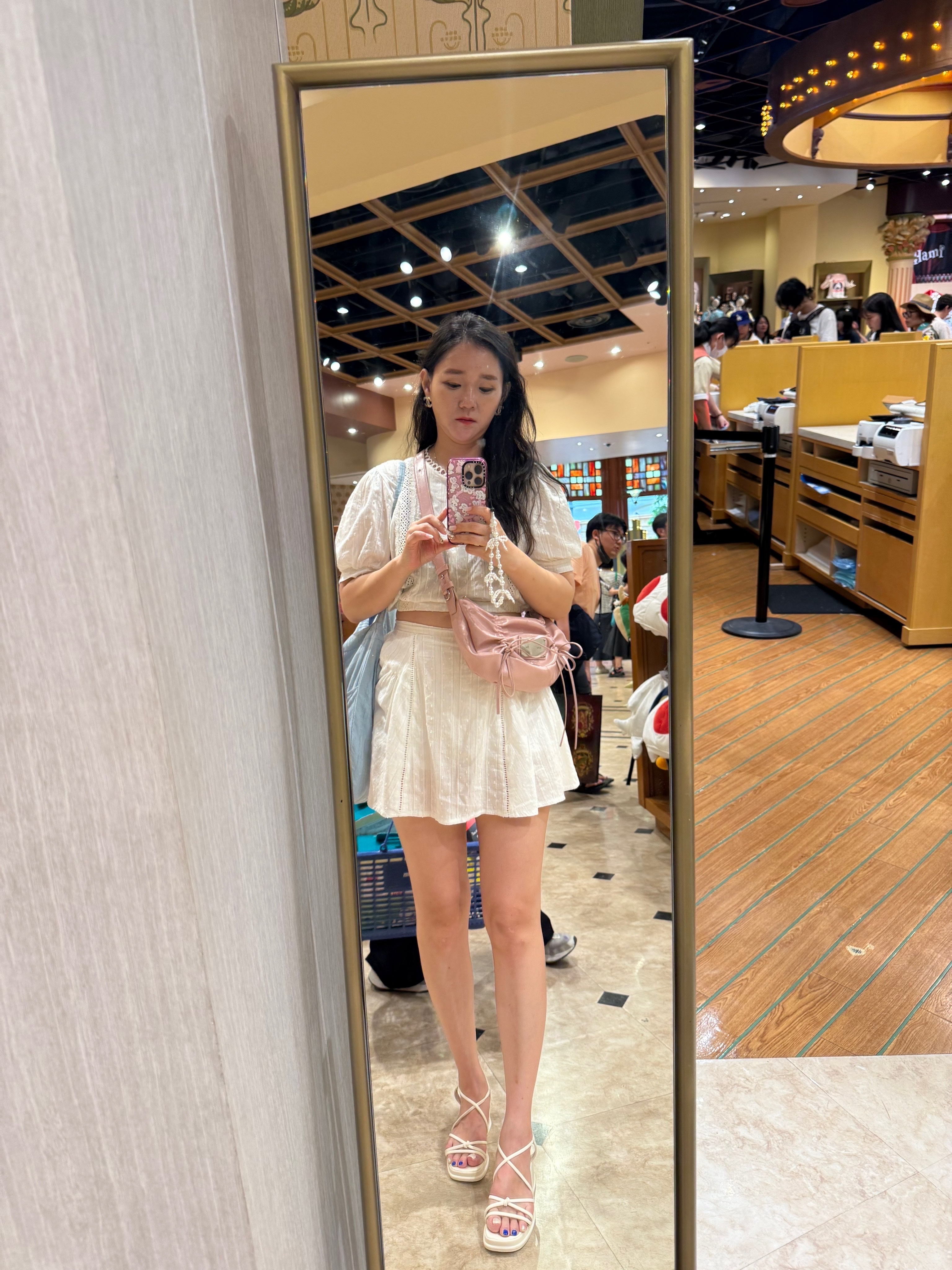 Matin Kim Half Shirring Ribbon Round Bag Pink 착용 스타일