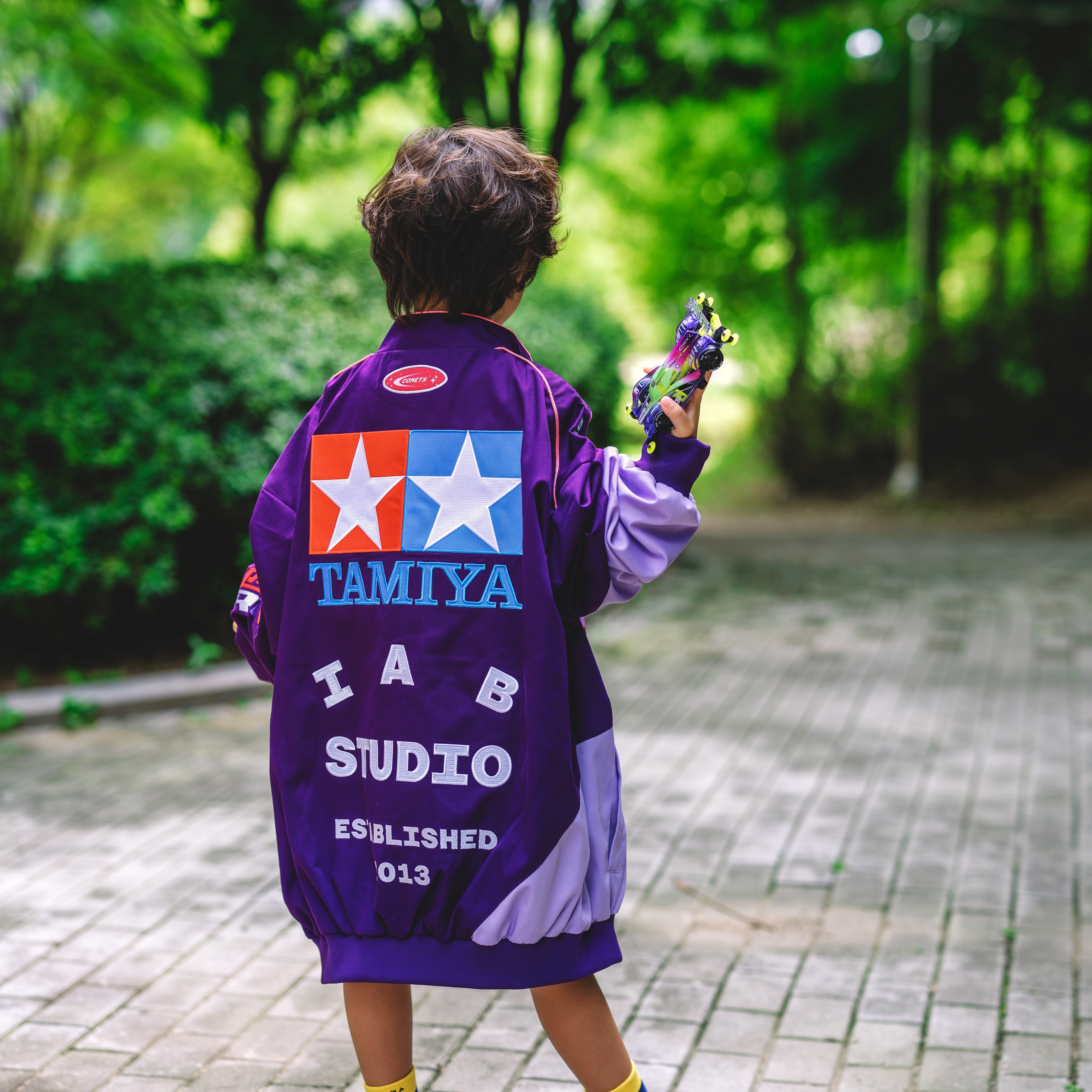 IAB Studio x Tamiya IAB Comets Racing Jacket Purple 착용 스타일 - 4