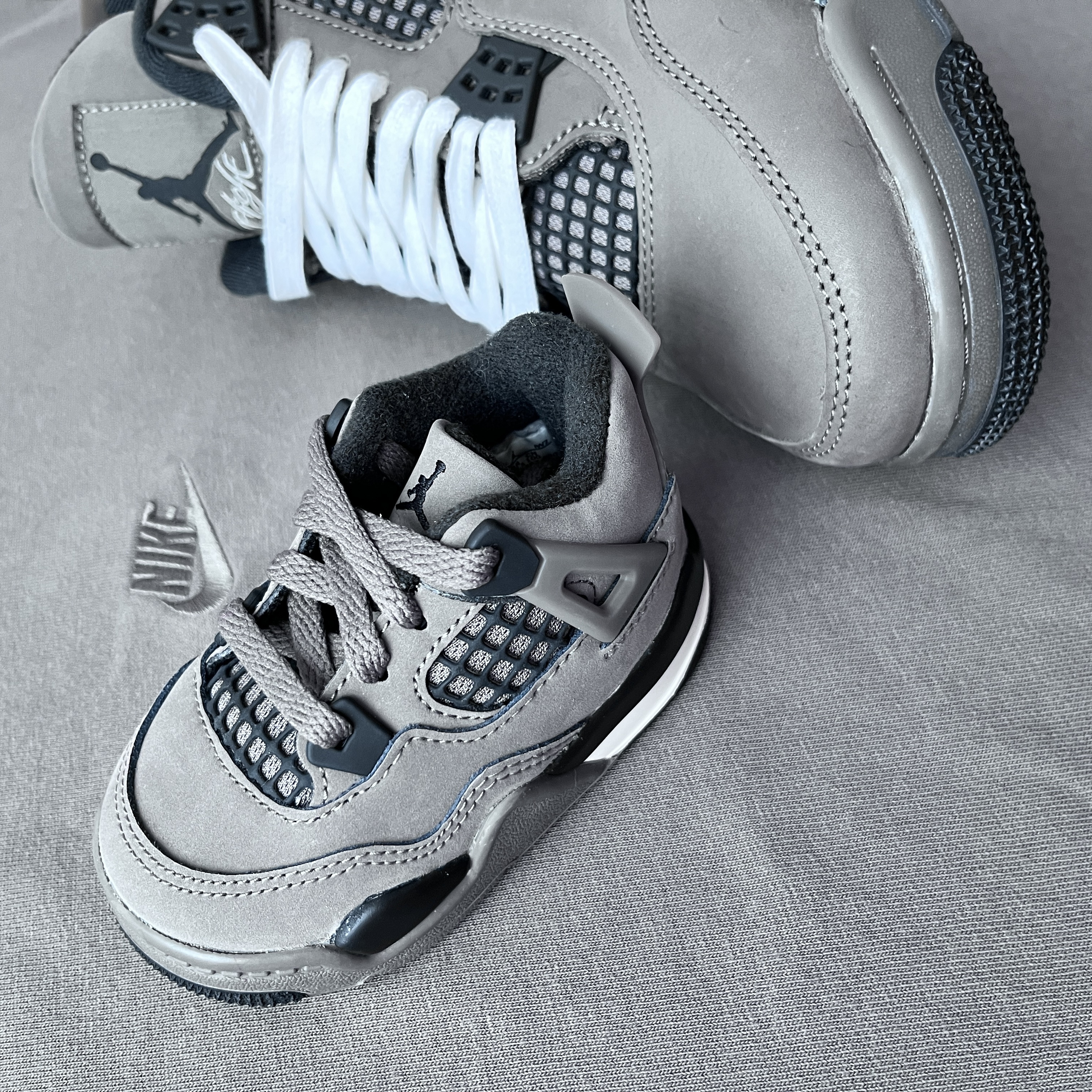 Jordan 4 Retro Cave Stone and Black, (TD) Jordan 4 Retro Cave Stone and Black 착용 스타일 - 3