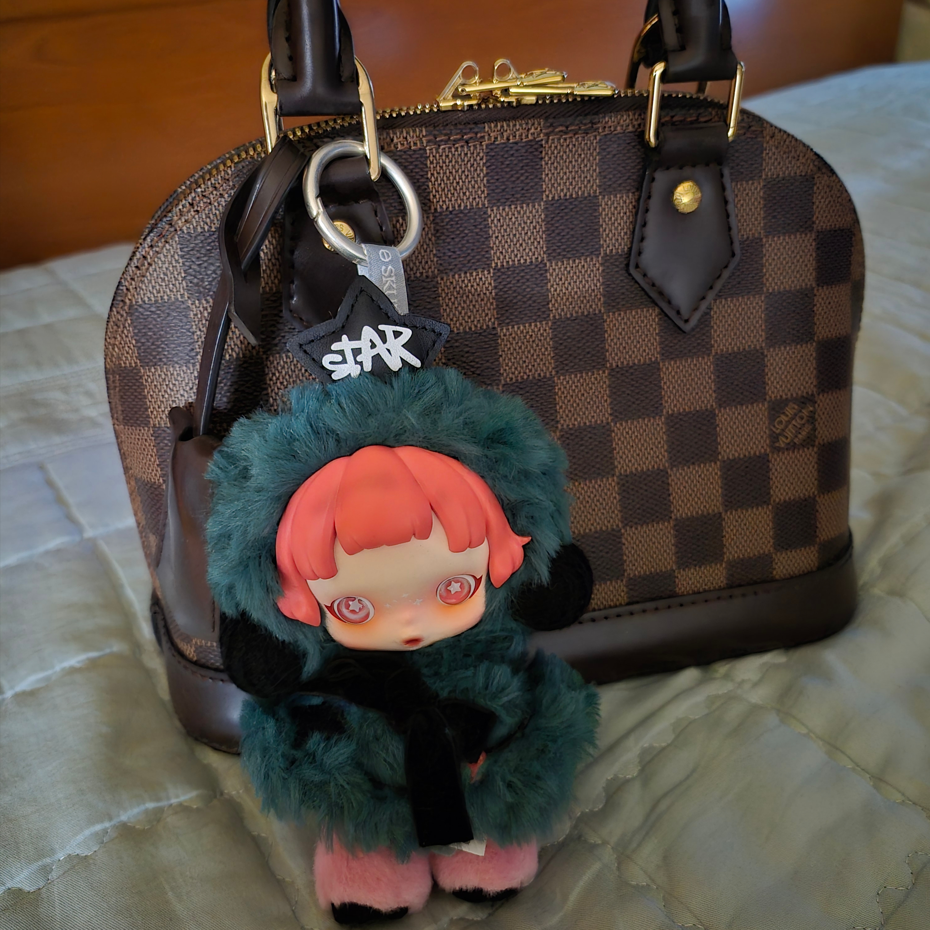 Pop Mart Skullpanda Winter Symphony Series Keyring Partita (Opened Case) 착용 스타일 - 1