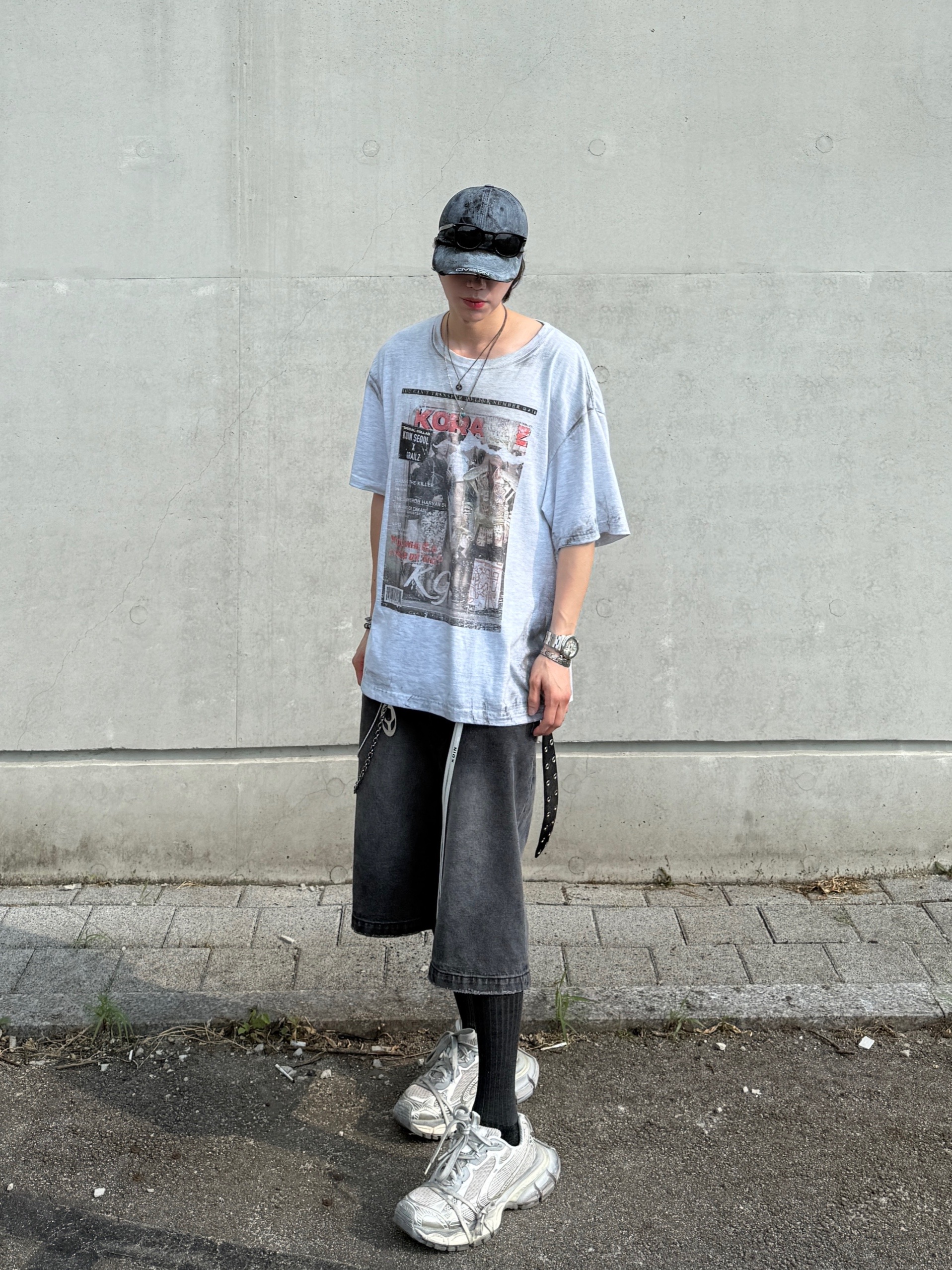 Balenciaga 3XL Sneakers Light Beige, GRAILZ x KOIN SEOUL Magazine T-Shirts Melange Grey 착용 스타일 - 6