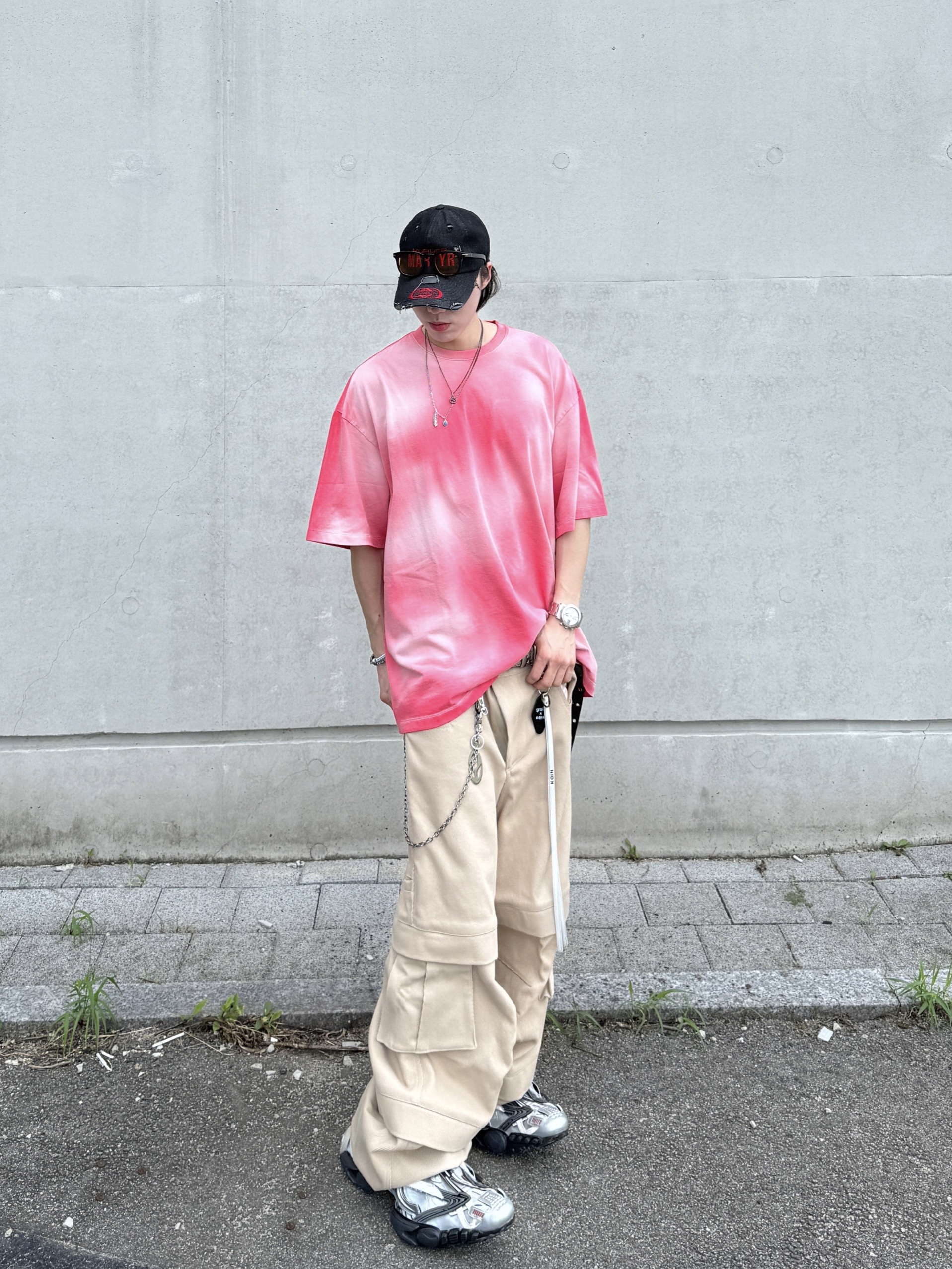 Nonnod Back Detail T-Shirt Deep Pink, Kamien Titan Baggy Pants Beige 착용 스타일 - 1