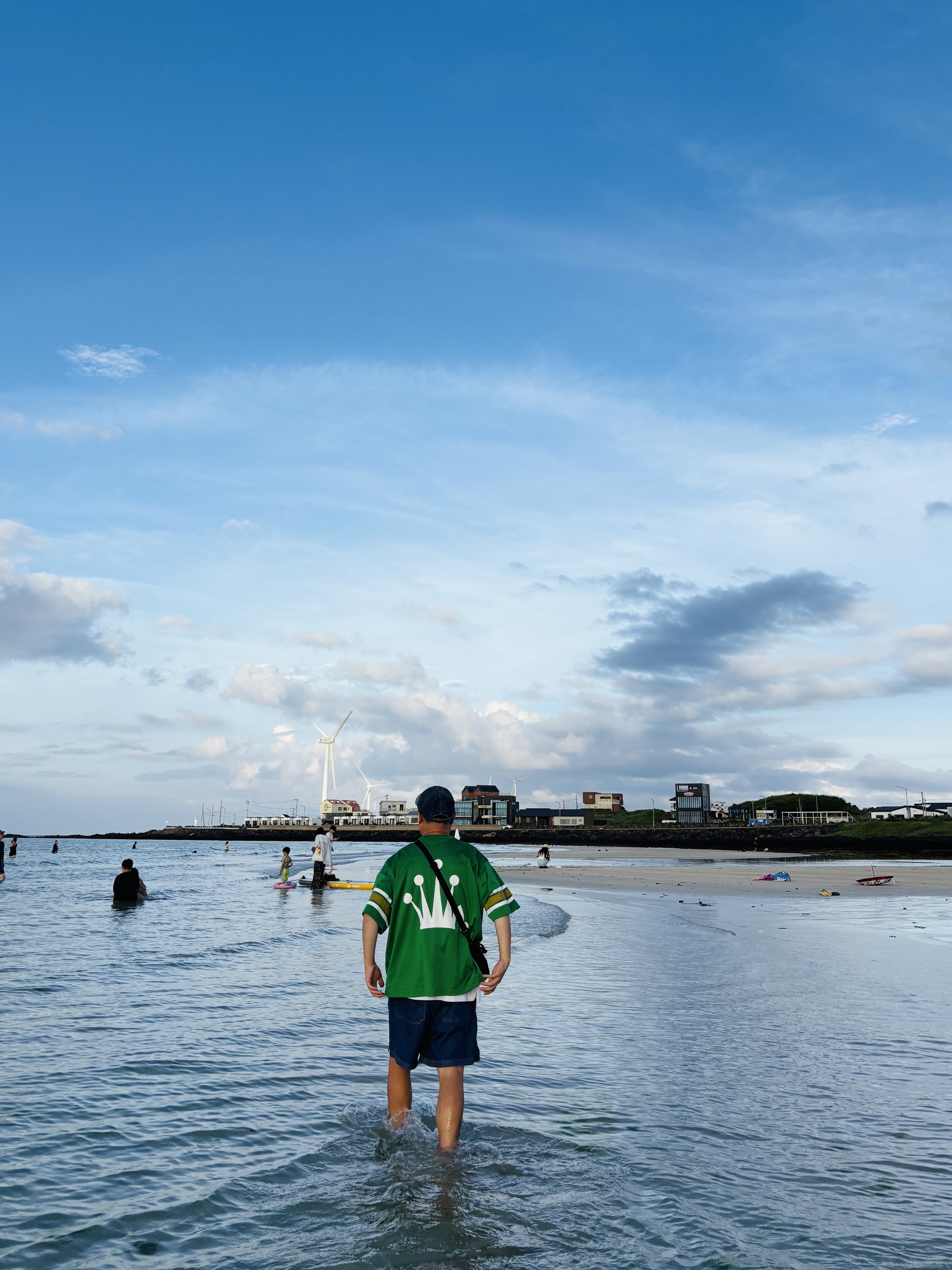 Stussy Mesh Football Jersey Green, IAB Studio Denim Shorts Deep Blue 착용 스타일 - 5