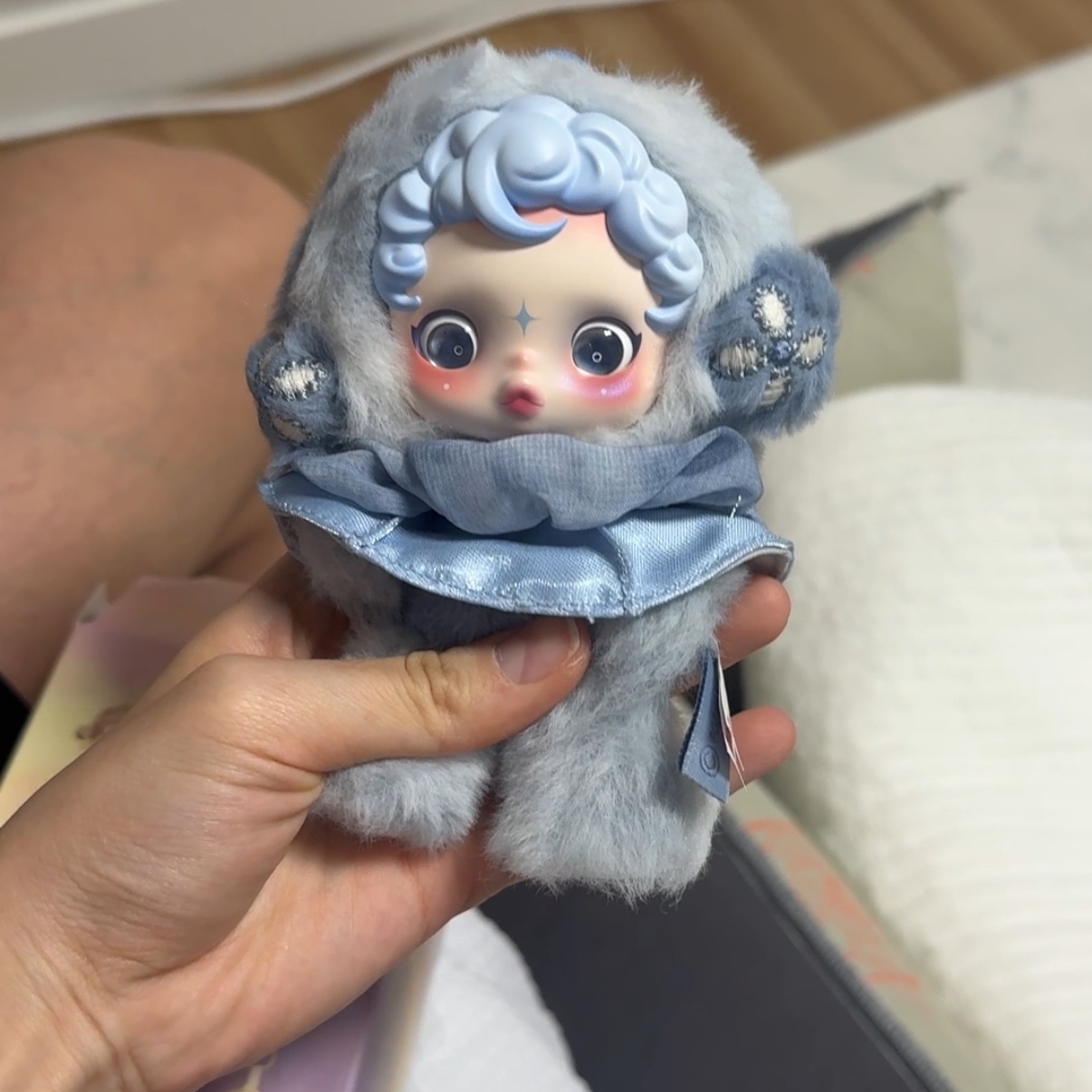 Pop Mart Skullpanda L’Impressionnisme Series Plush Doll (1 Blind Box) 착용 스타일