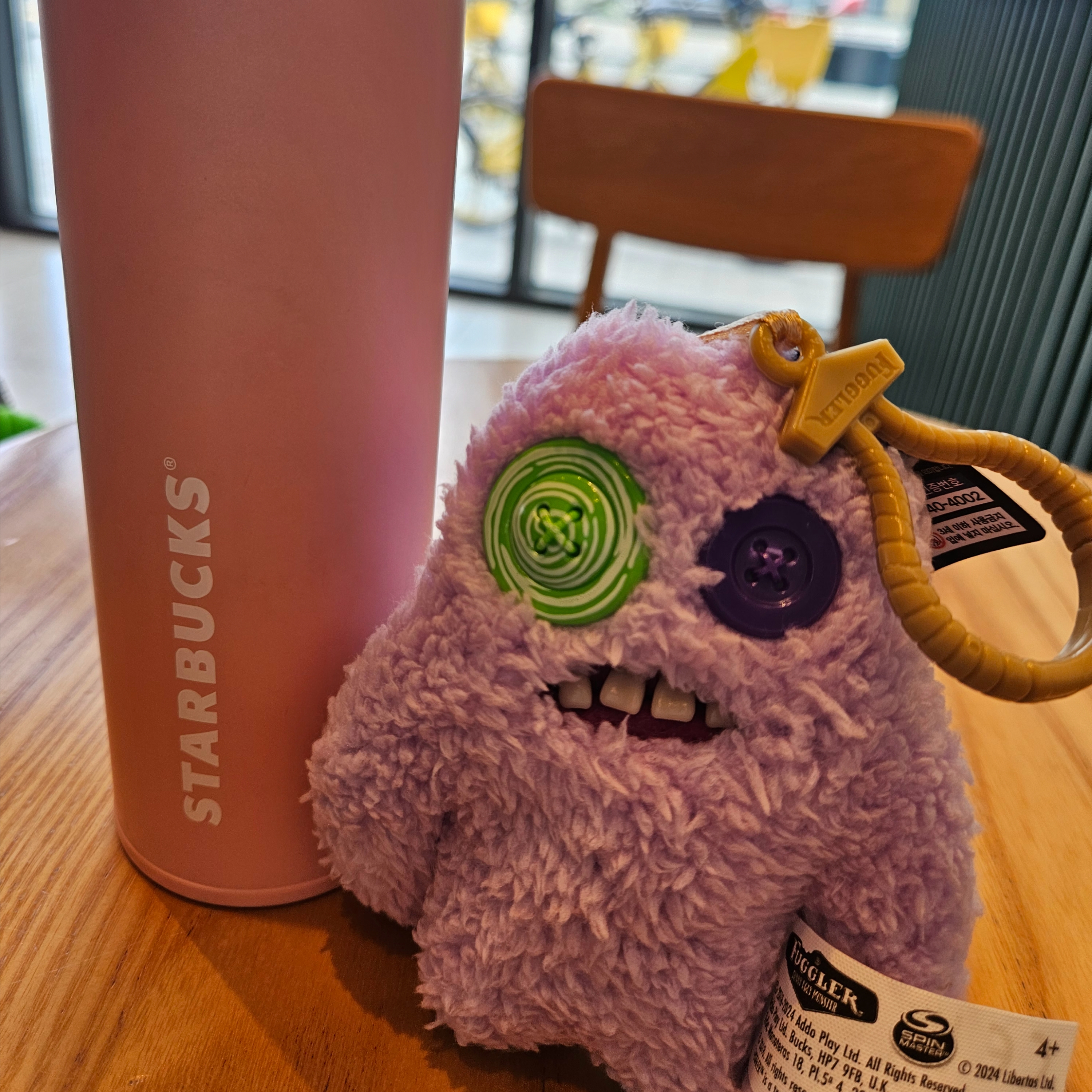 Fuggler Sasquoosh Keyring Lilac 착용 스타일 - 1