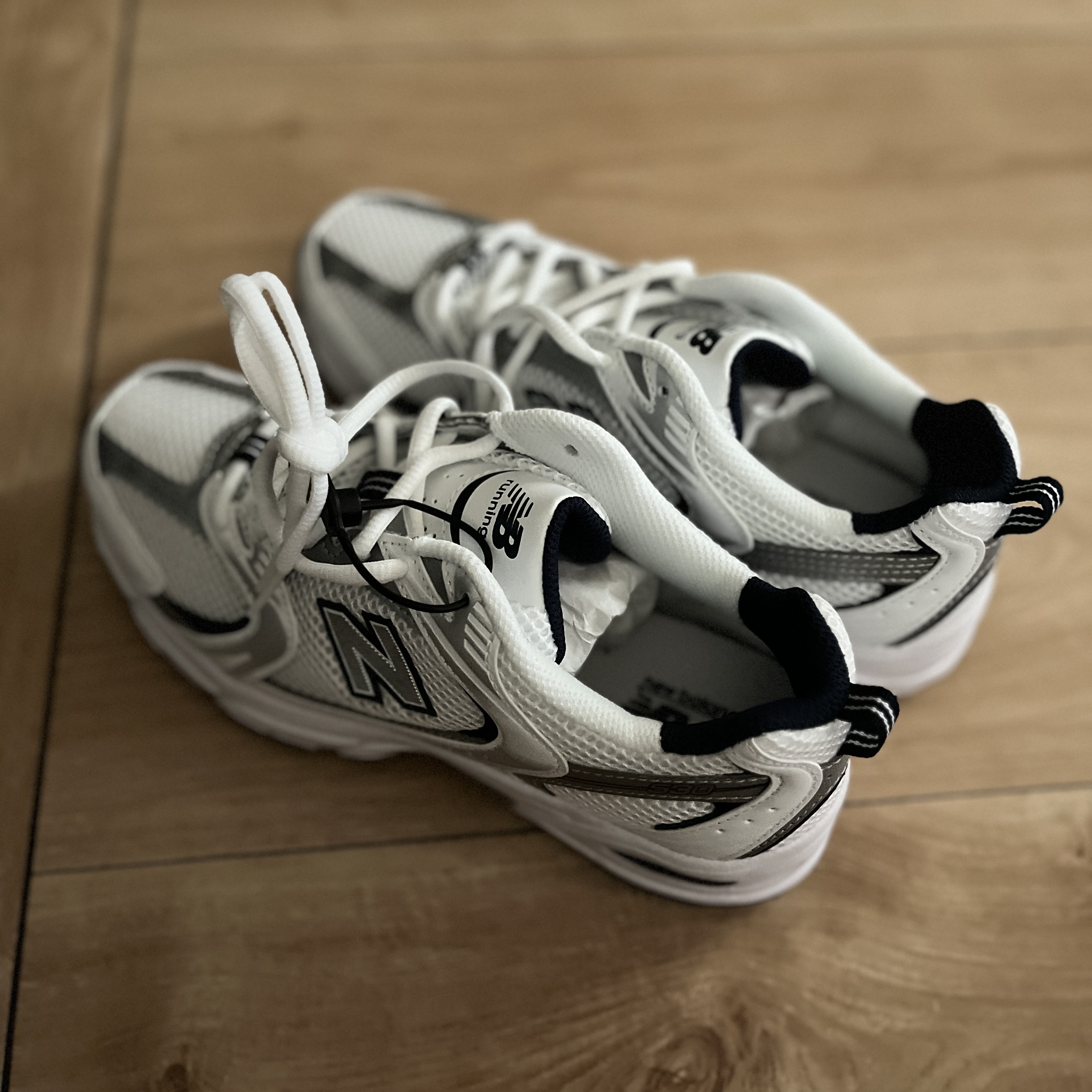 New Balance 530 White 착용 스타일