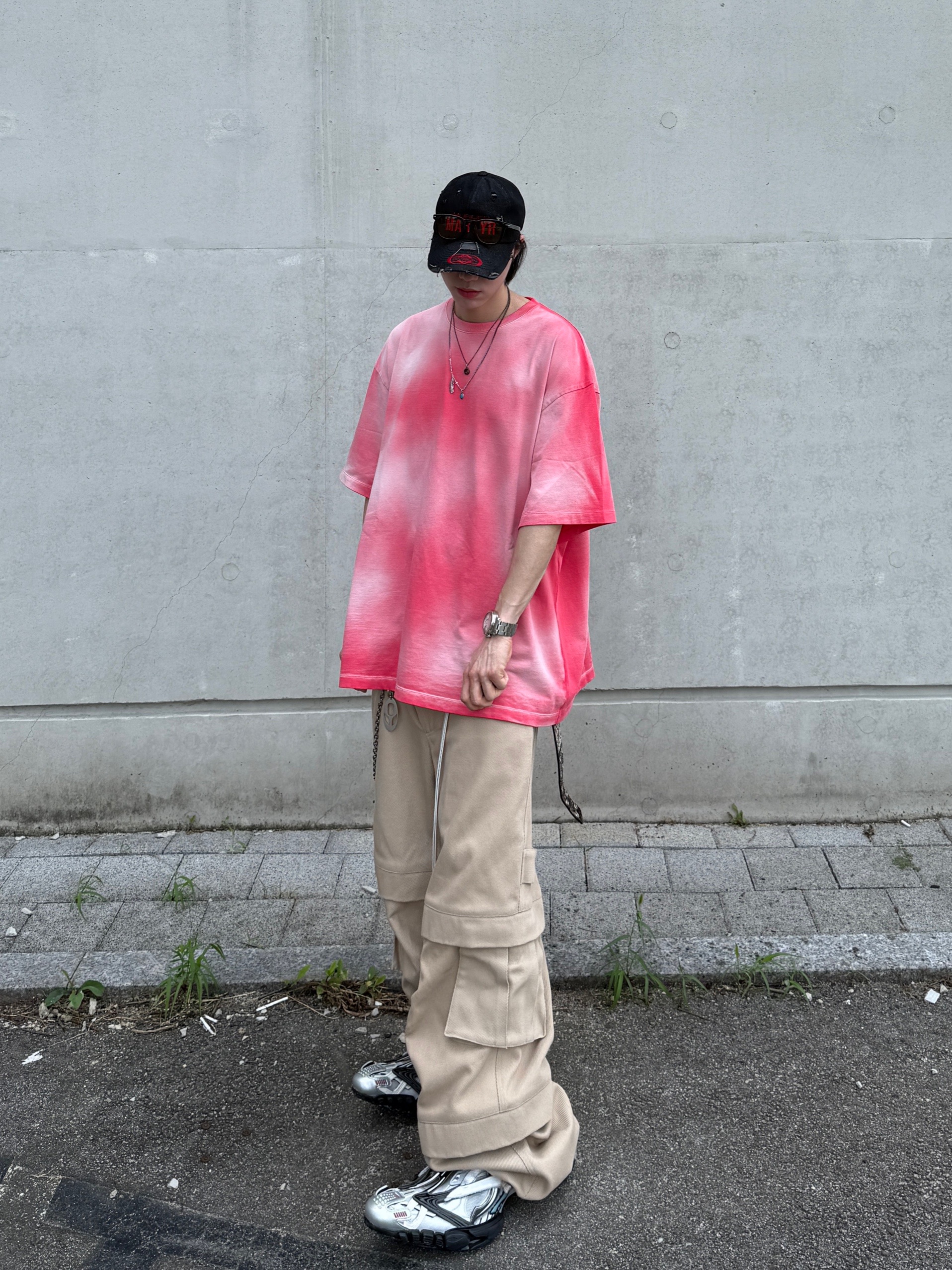 Nonnod Back Detail T-Shirt Deep Pink, Kamien Titan Baggy Pants Beige 착용 스타일 - 5