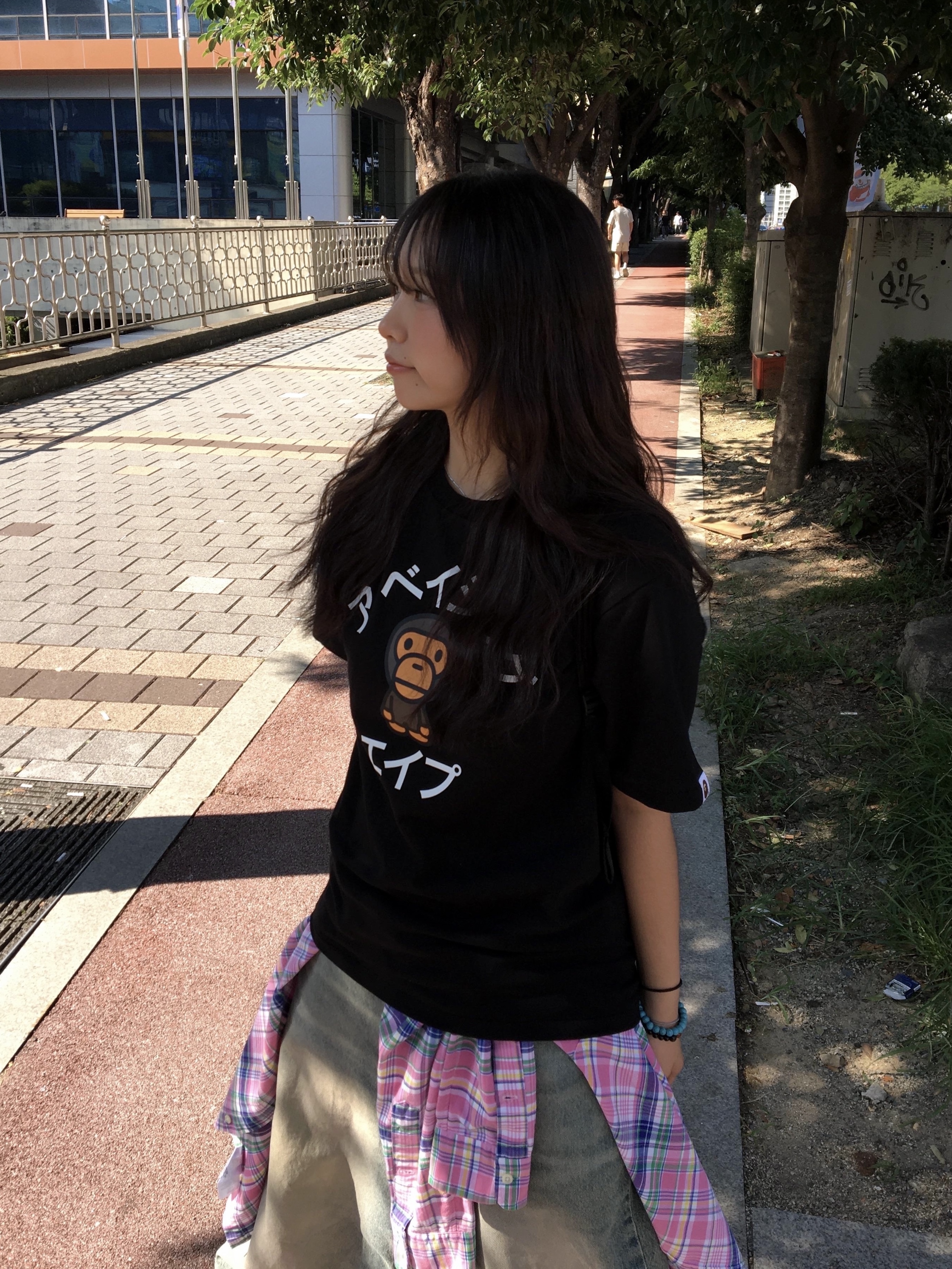 BAPE Baby Milo Katakana College T-Shirt Black, Nike Air Force 1 '07 WB Flax 착용 스타일 - 1