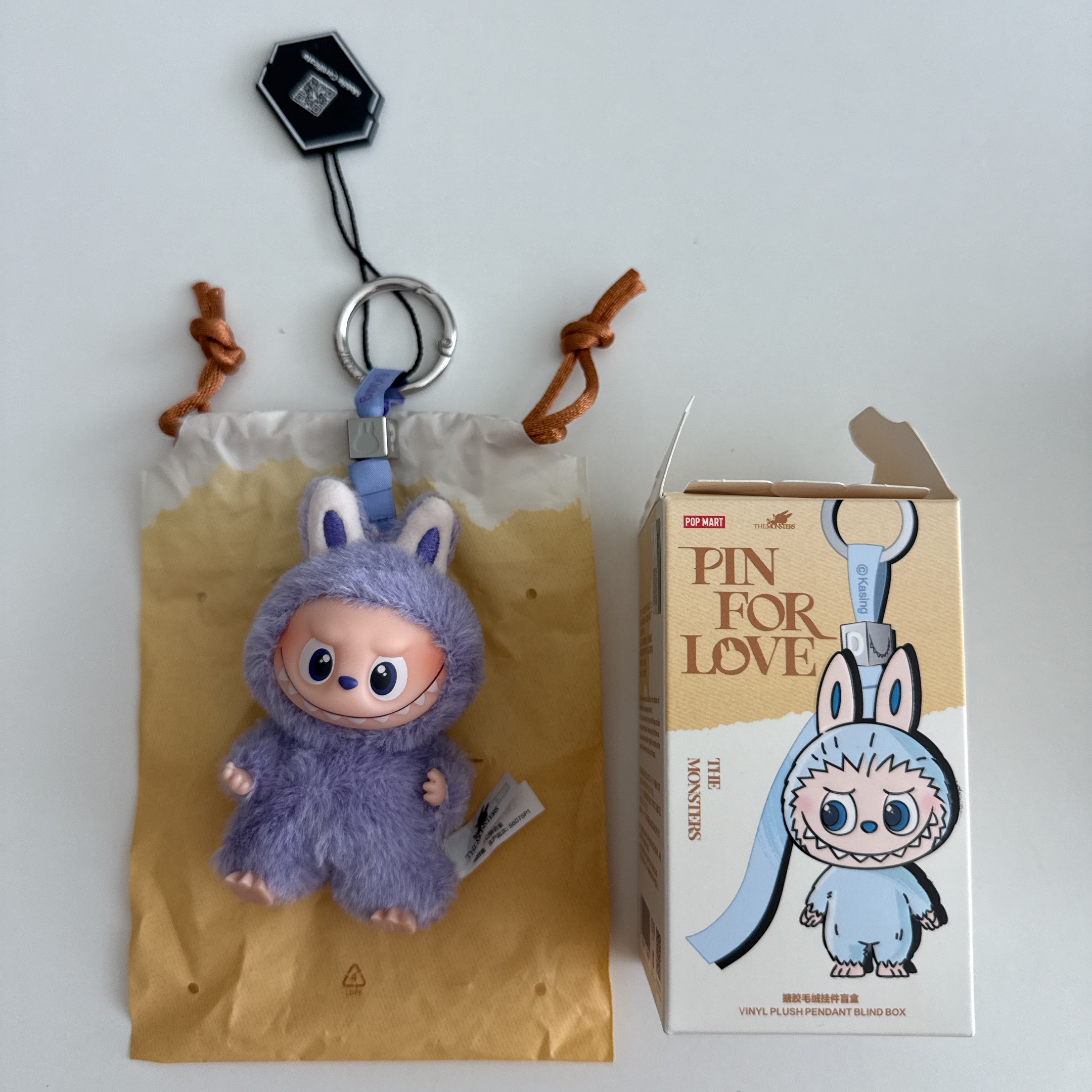 Pop Mart Labubu The Monsters Pin For Love Series Vinyl Plush Pendant (A-M) ? (Opened Case) 착용 스타일 - 2