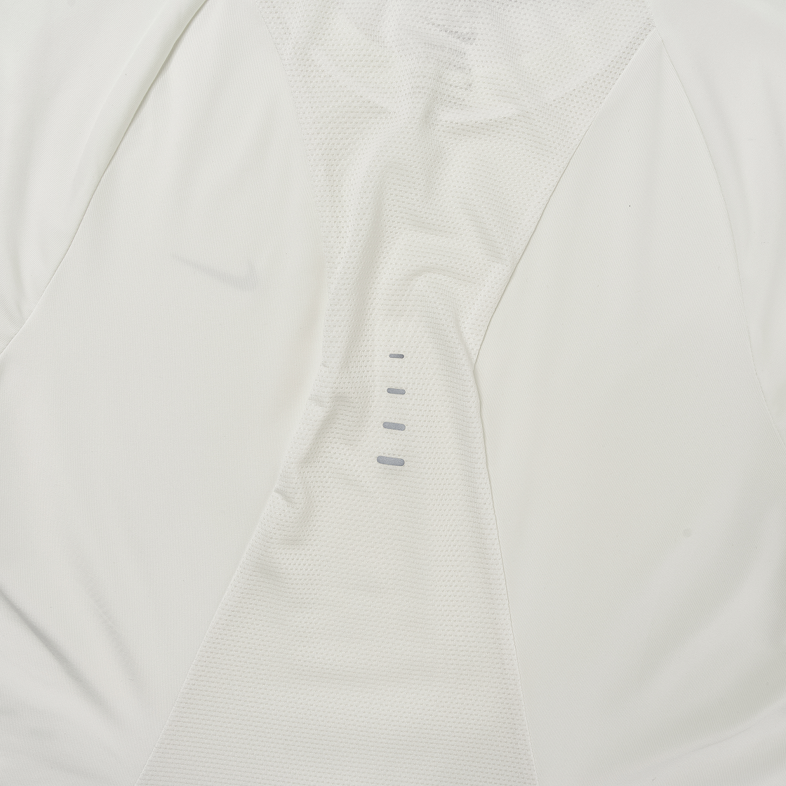 (W) 나이키 스위프트 드라이핏 숏슬리브 러닝 탑 세일 - 아시아((W) Nike Swift Dri-Fit Short Sleeve Running Top Sail - Asia) - 5