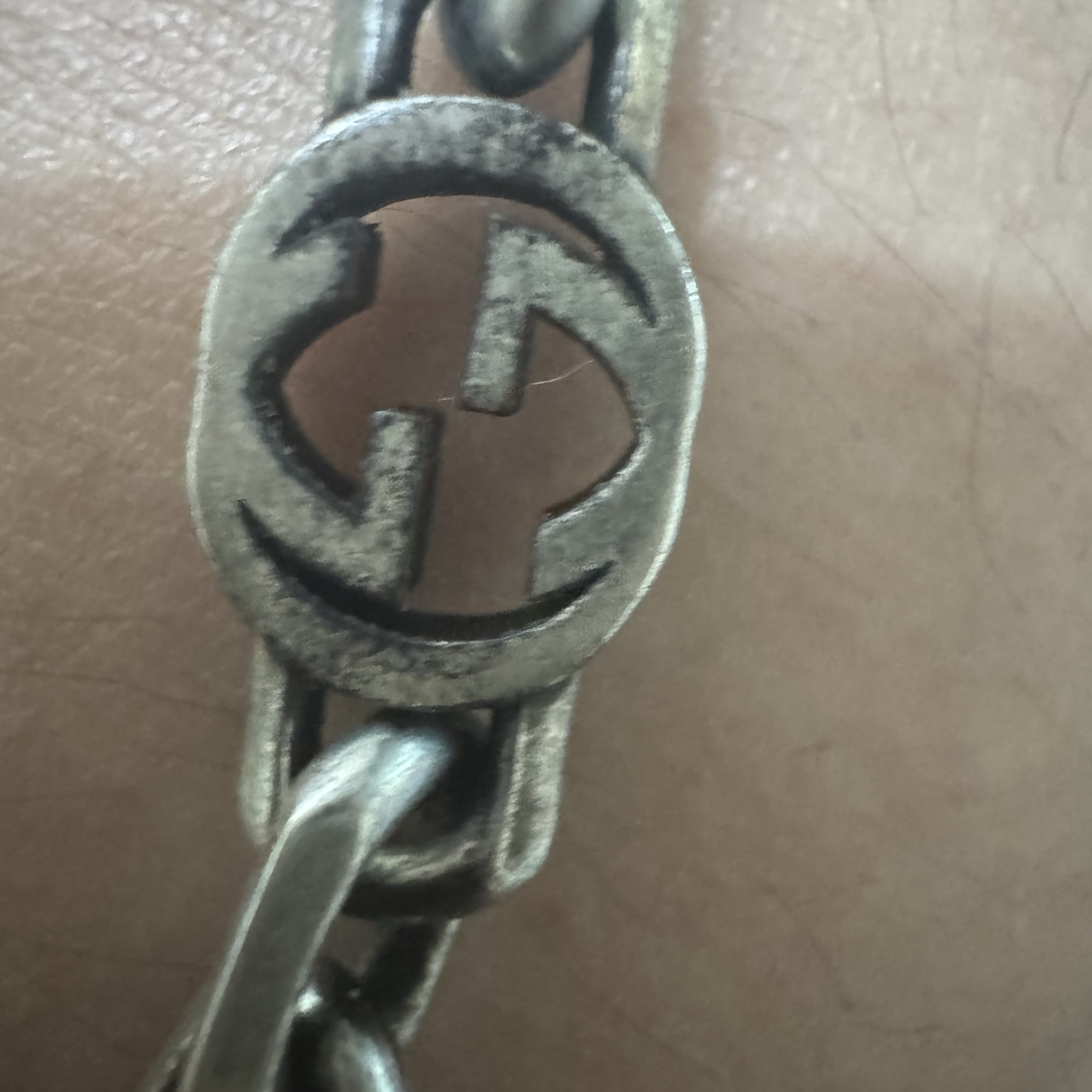 Gucci Interlocking G Bracelet Silver 착용 스타일 - 3