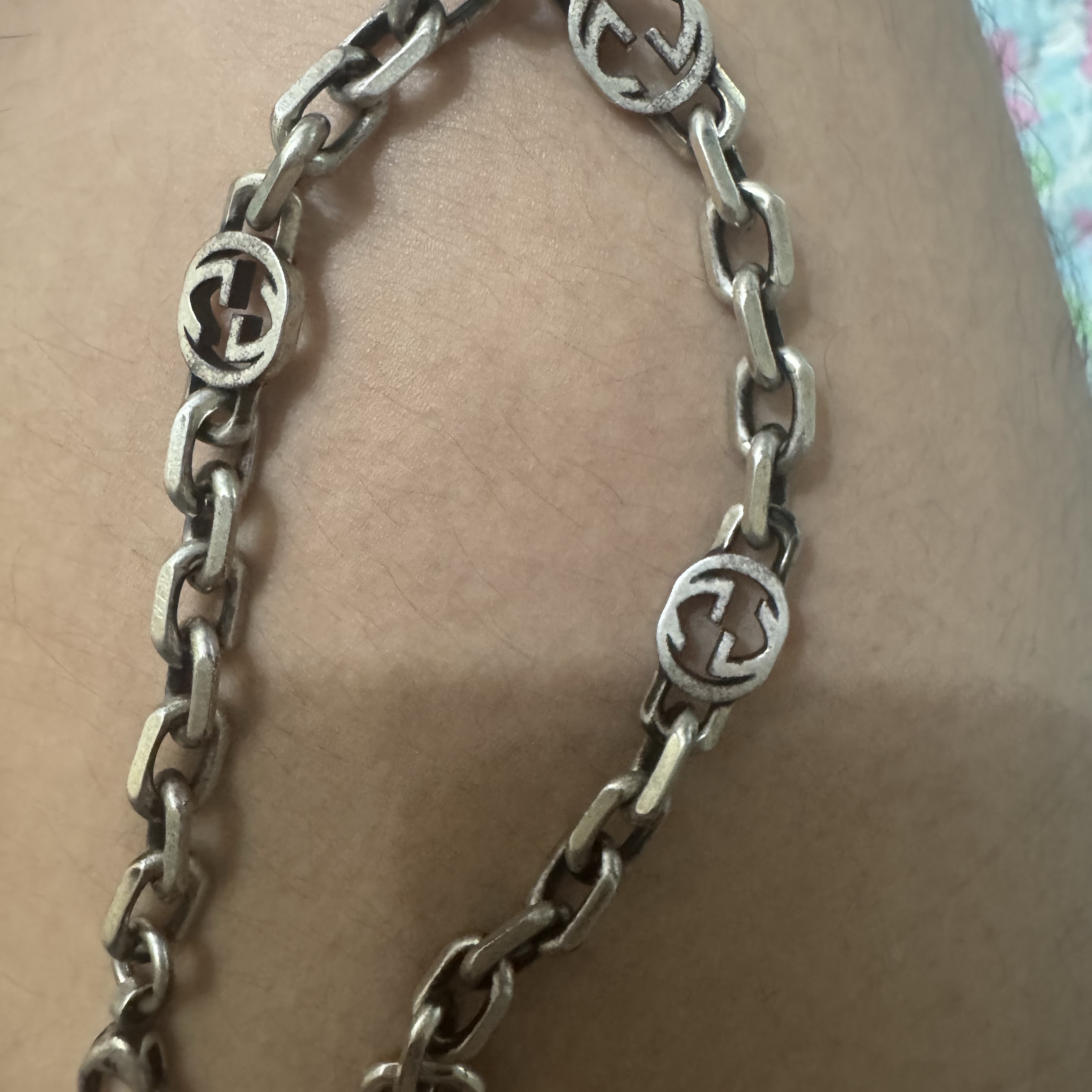 Gucci Interlocking G Bracelet Silver 착용 스타일 - 1