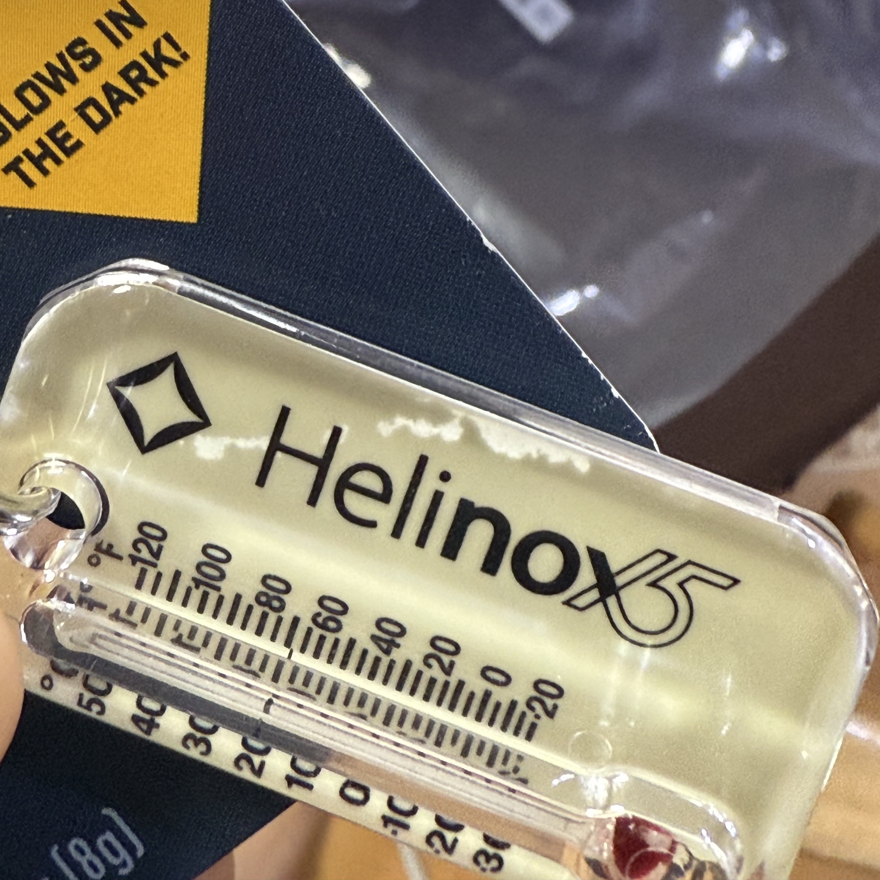 Helinox 15th Anniversary Zipperpull Thermometer Lumazip Light Stored Black 착용 스타일 - 1