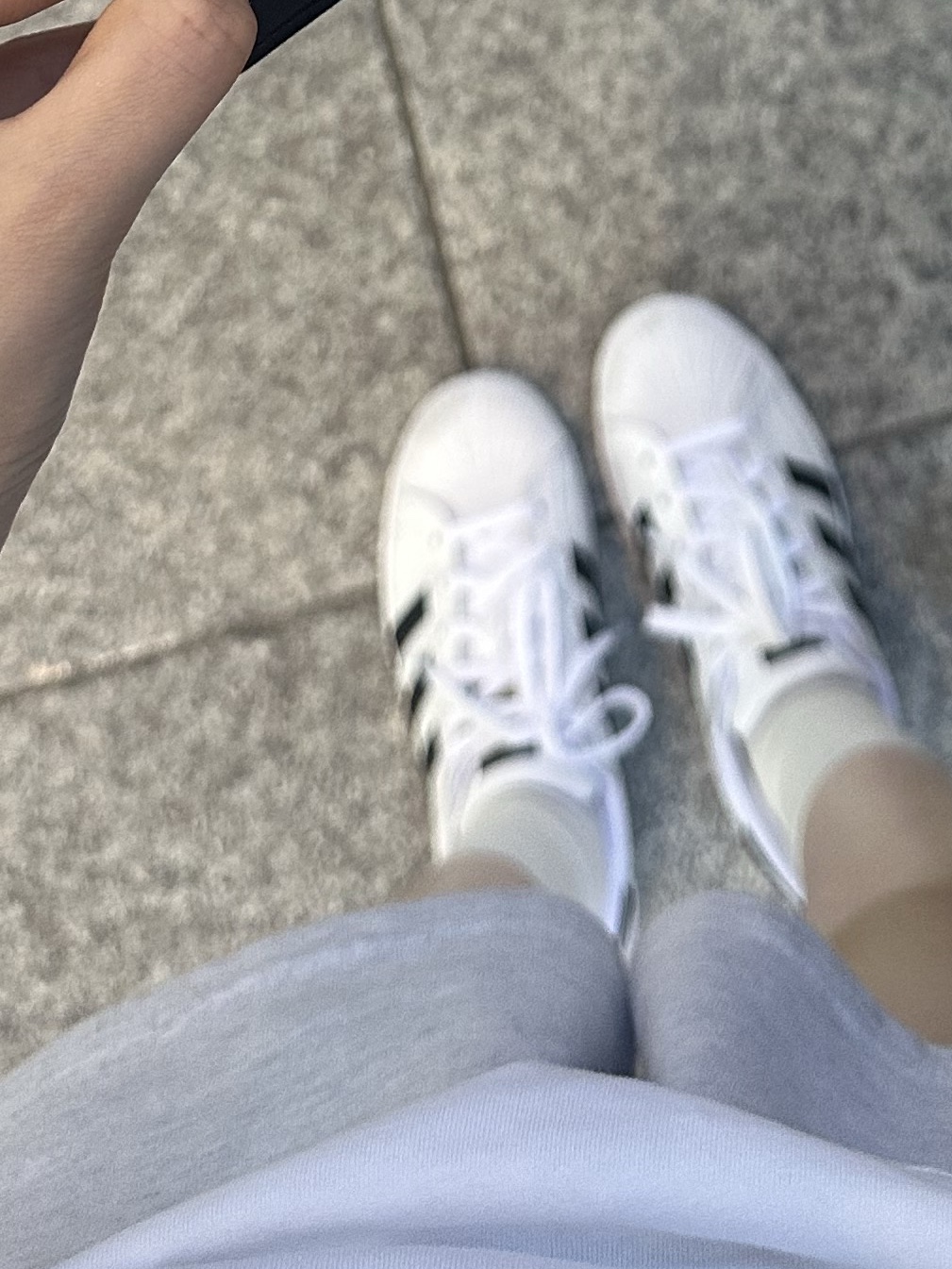 Adidas Superstar White Black 착용 스타일