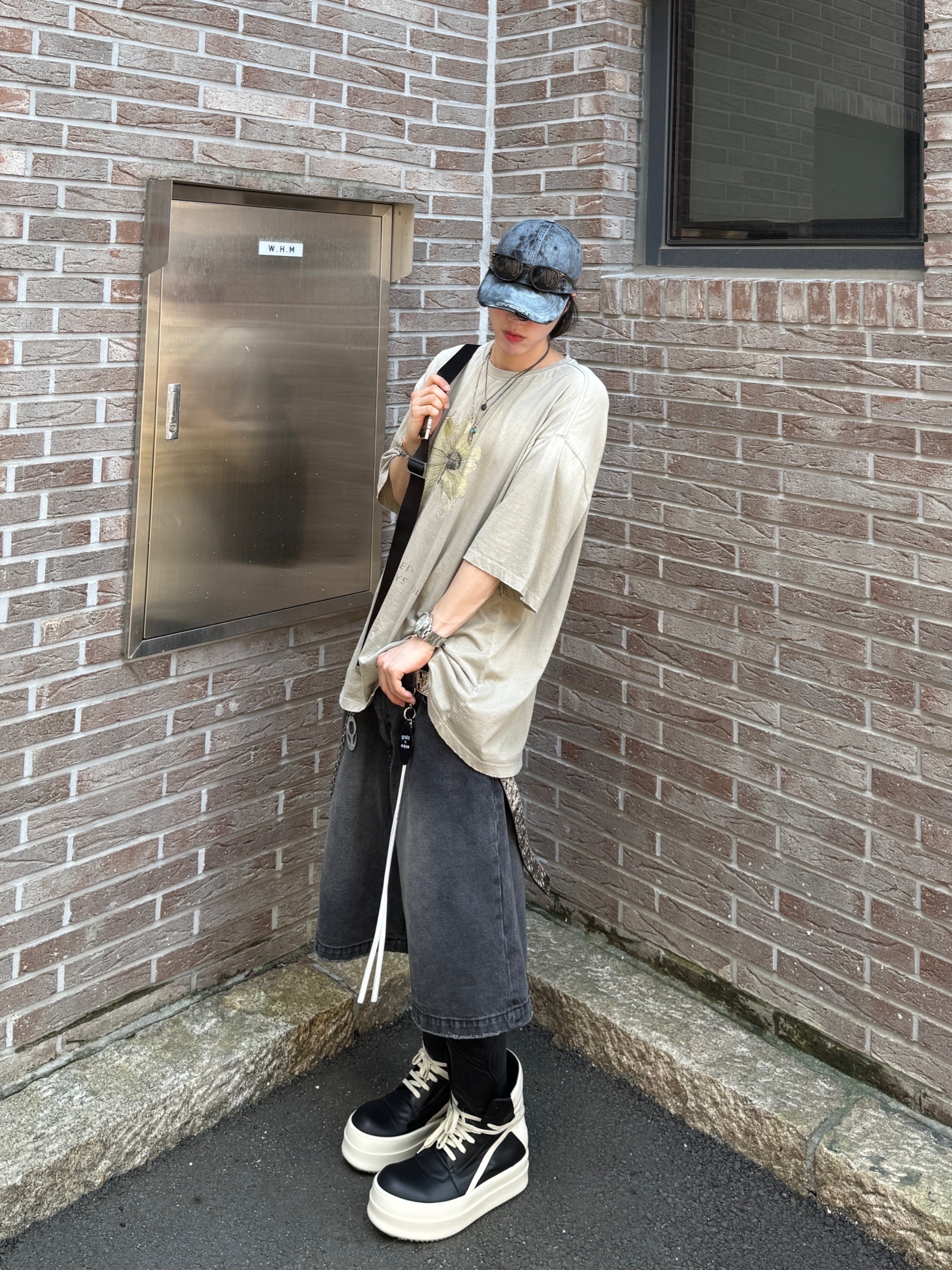 Rick Owens Hollywood Mega Bumper Geobasket in Full Grain Calf Leather Black Milk, MJD x Kamien Double Hole Belt Oak Brown 착용 스타일 - 10