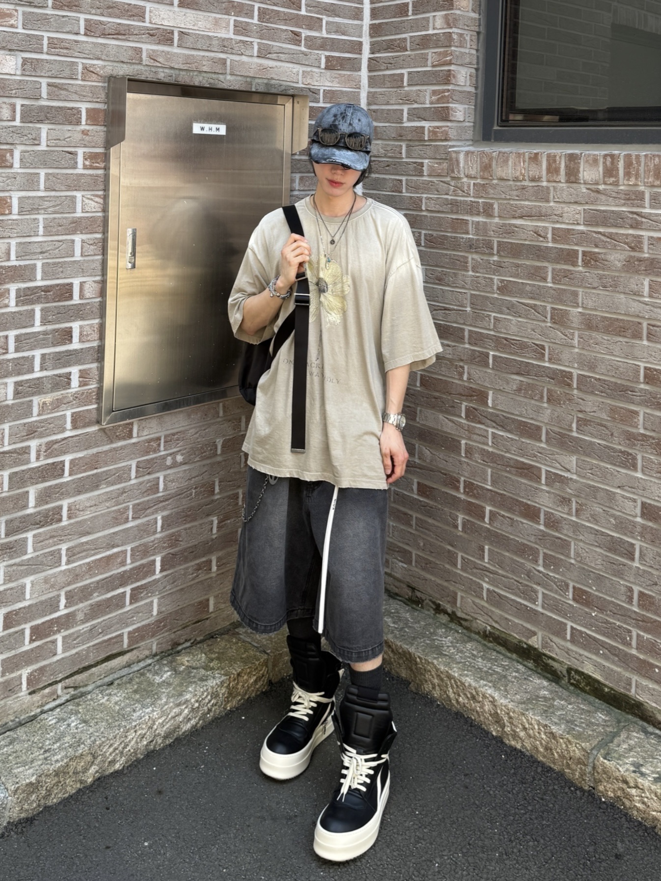 Rick Owens Hollywood Mega Bumper Geobasket in Full Grain Calf Leather Black Milk, MJD x Kamien Double Hole Belt Oak Brown 착용 스타일 - 5