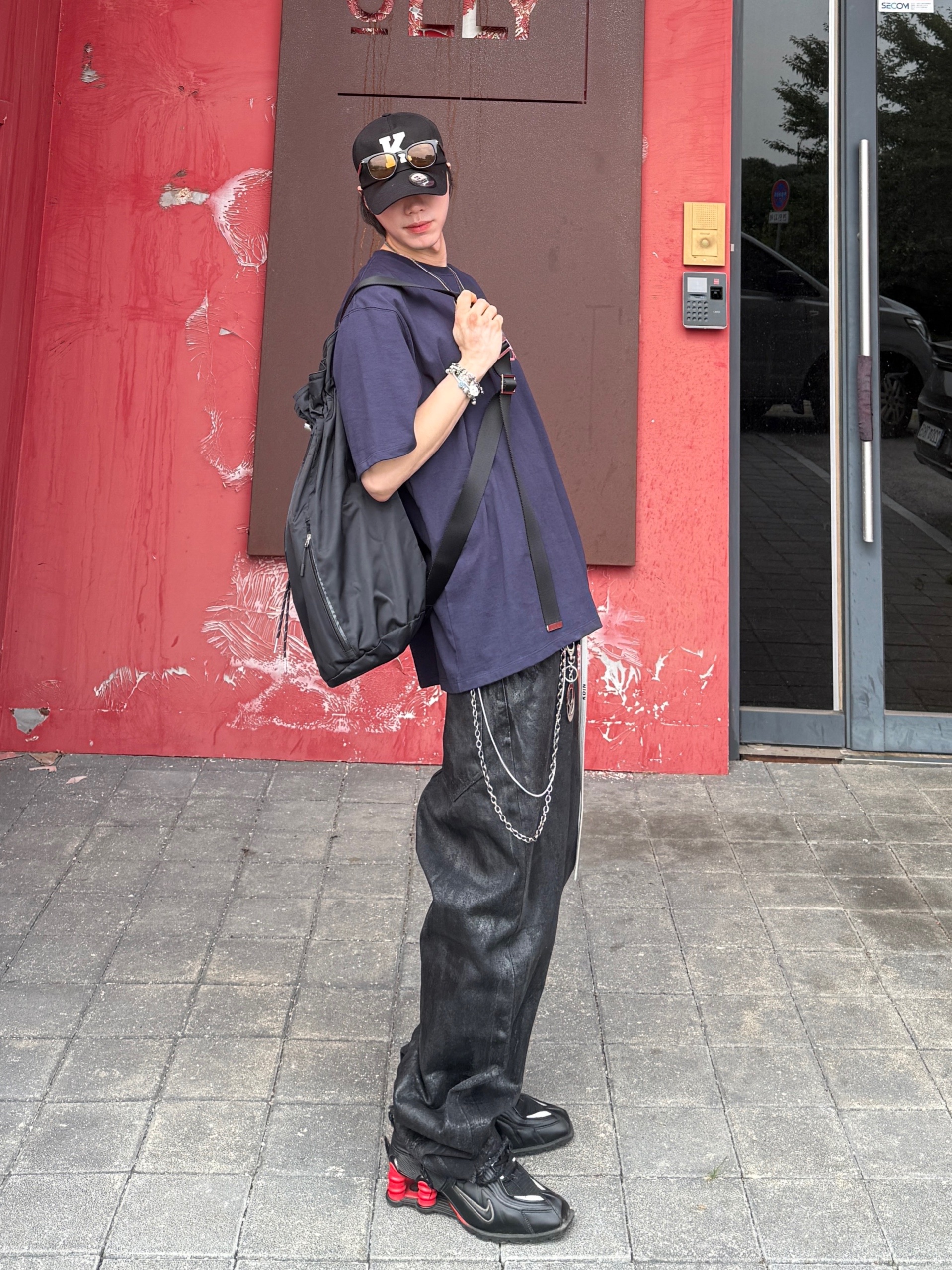 Kamien x MJD Double Hole Belt Black Shearling Calfskin, Kamien x KOIN SEOUL K Logo Ball Cap Black 착용 스타일 - 4