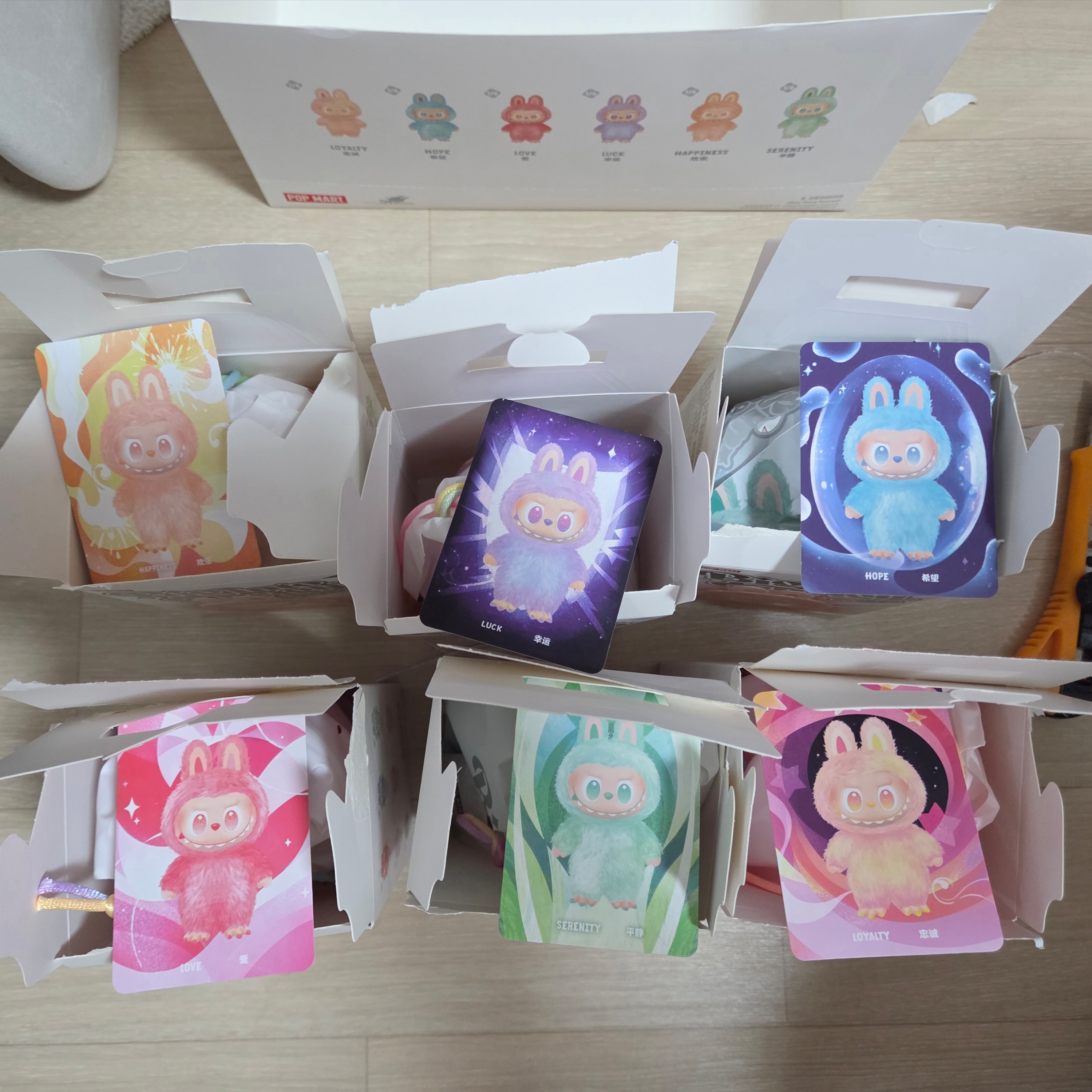 Pop Mart Labubu The Monsters Highlight Series Sealed Case (6 Blind Boxes) 착용 스타일