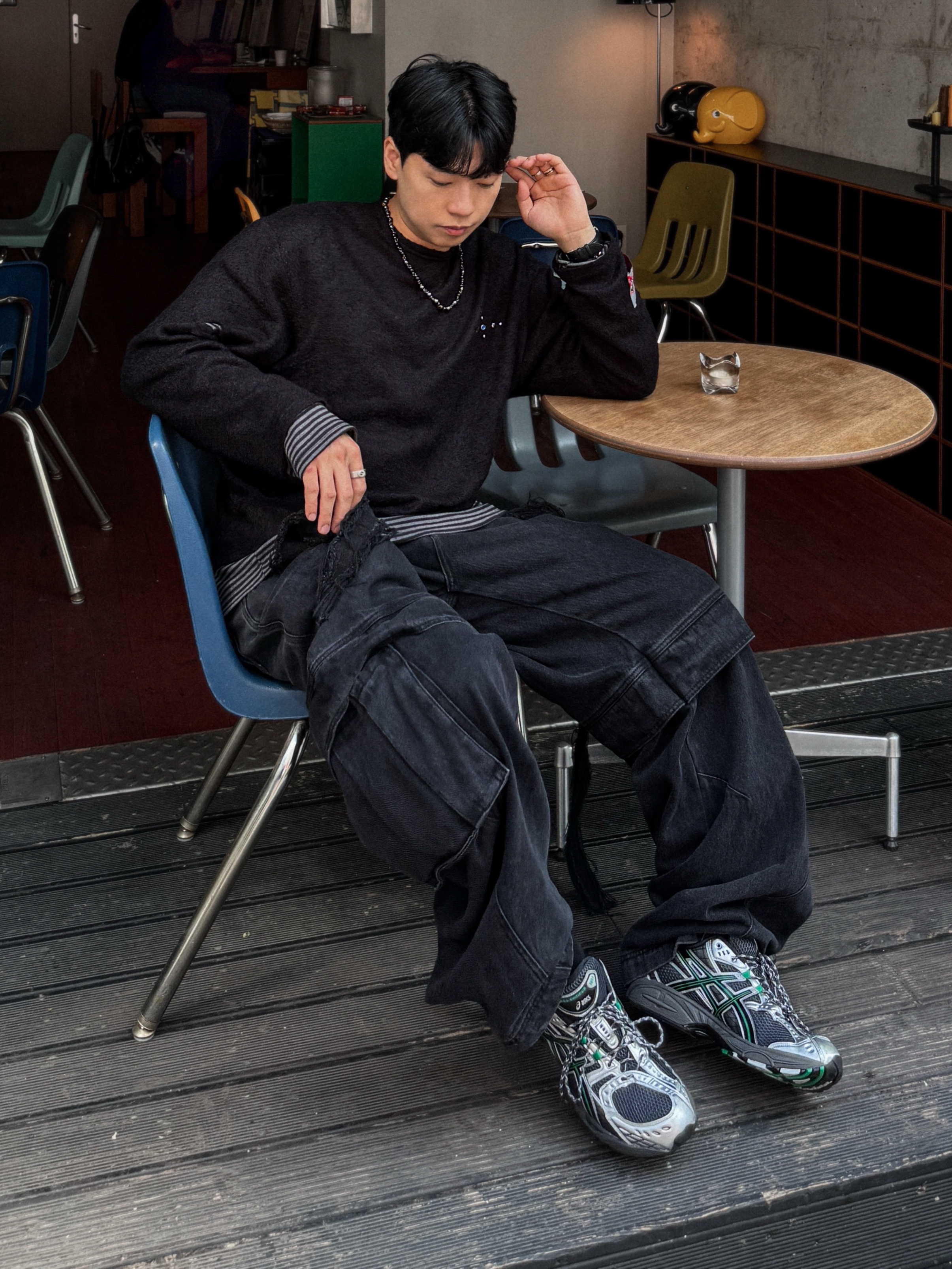 Asics Gel-Nimbus 10.1 Obsidian Grey Green Basil, BLR Utility Cargo Washed Denim Pants 착용 스타일 - 2
