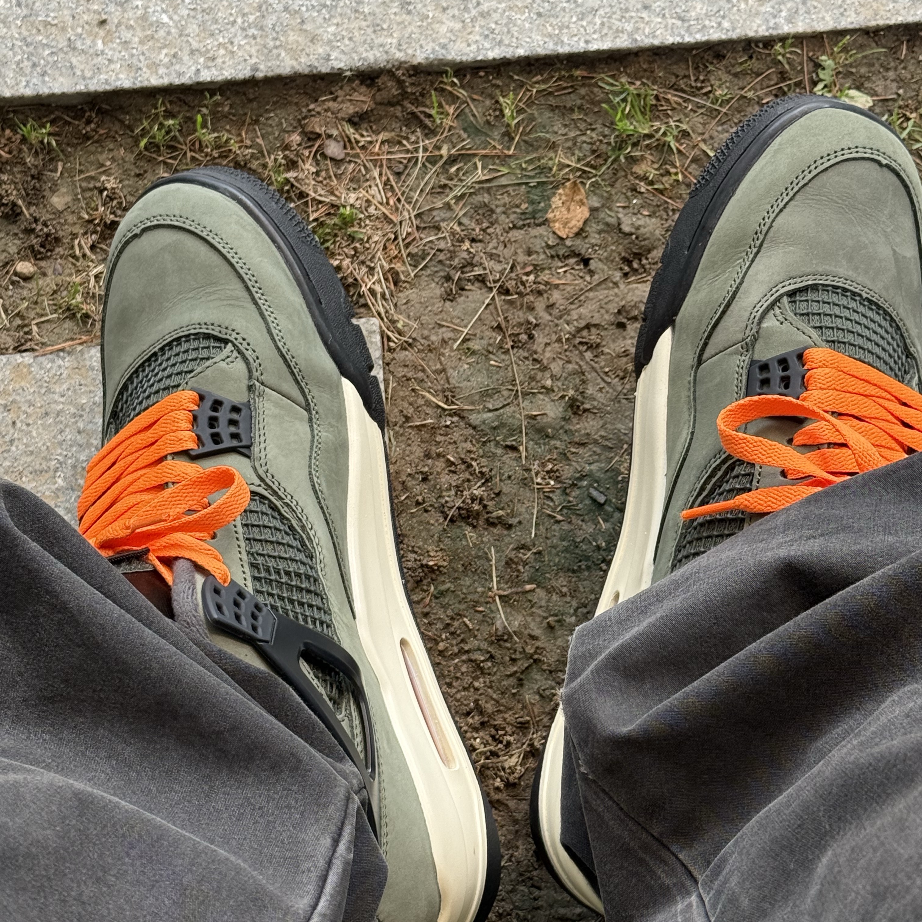 Jordan 4 x Undefeated Retro OG SP Deep Green and Clementine 착용 스타일 - 4