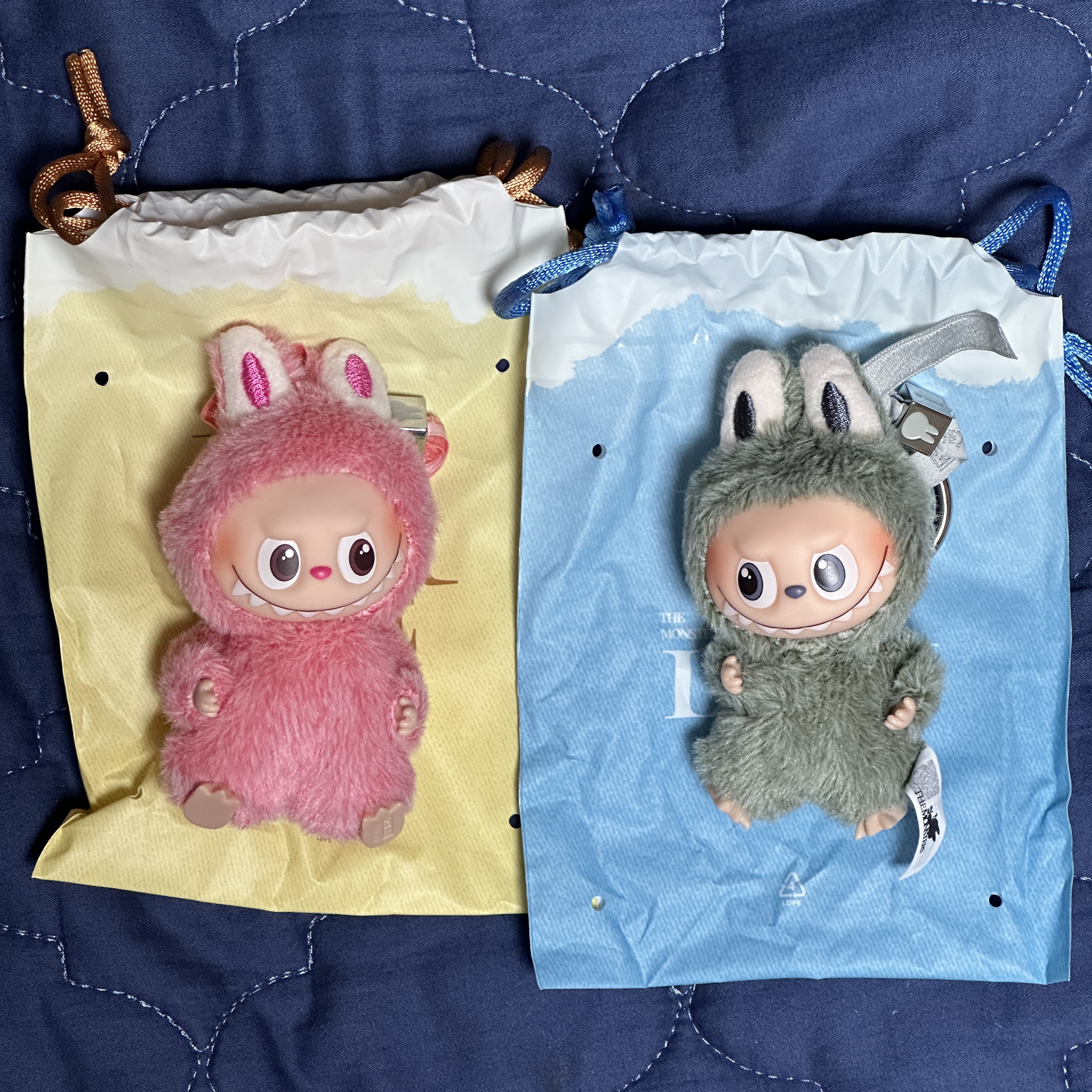 Pop Mart Labubu The Monsters Pin For Love Series Vinyl Plush Pendant (A-M) Heart (Opened Case), Pop Mart Labubu The Monsters Pin For Love Series Vinyl Plush Pendant (N-Z) ! (Opened Case) 착용 스타일