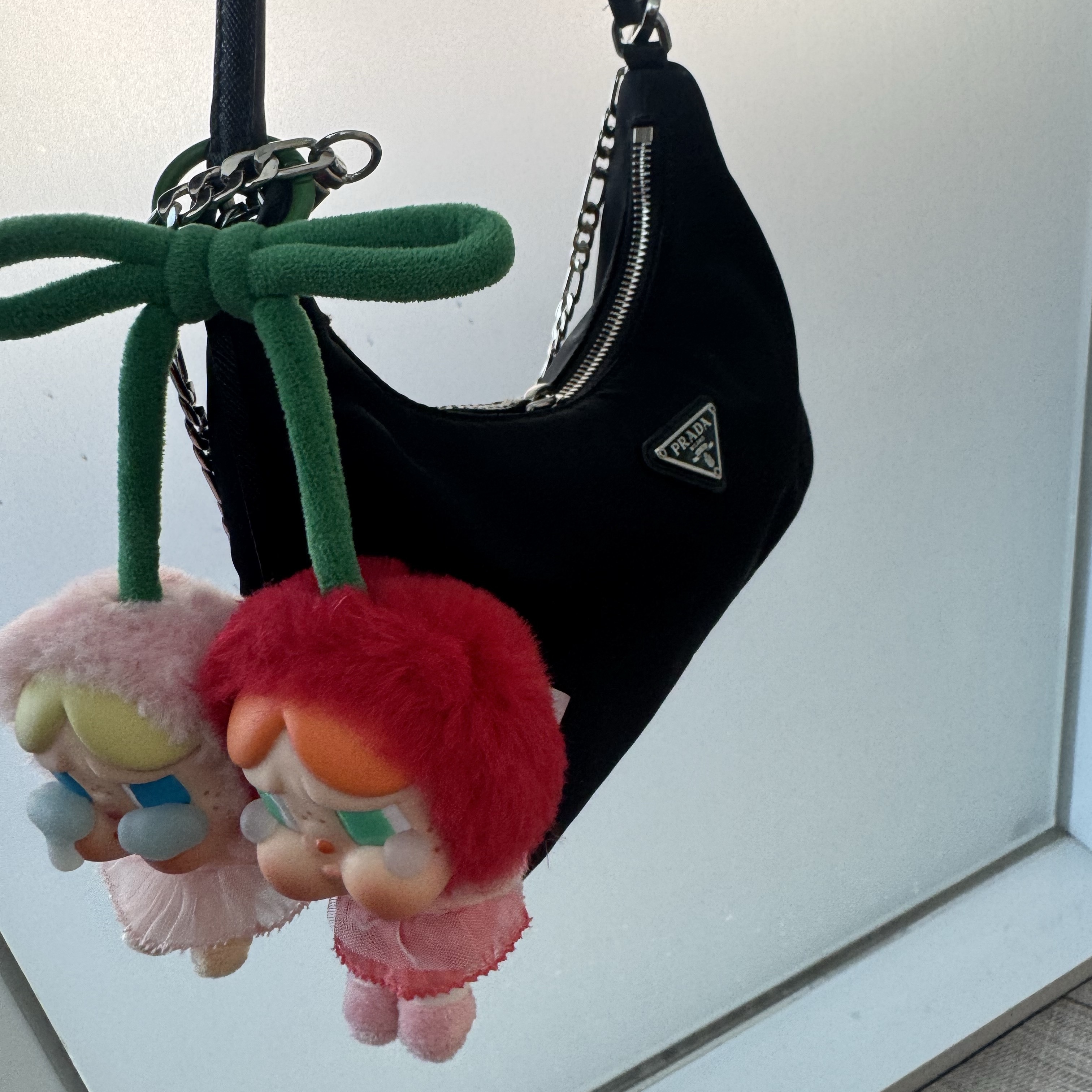 Pop Mart Crybaby Crying For Love Series Vinyl Plush 착용 스타일 - 1