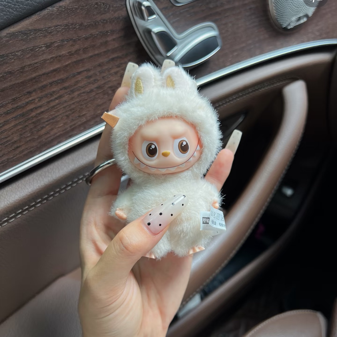 Pop Mart Labubu The Monsters Pin For Love Series Vinyl Plush Pendant (A-M) A (Opened Case) 착용 스타일