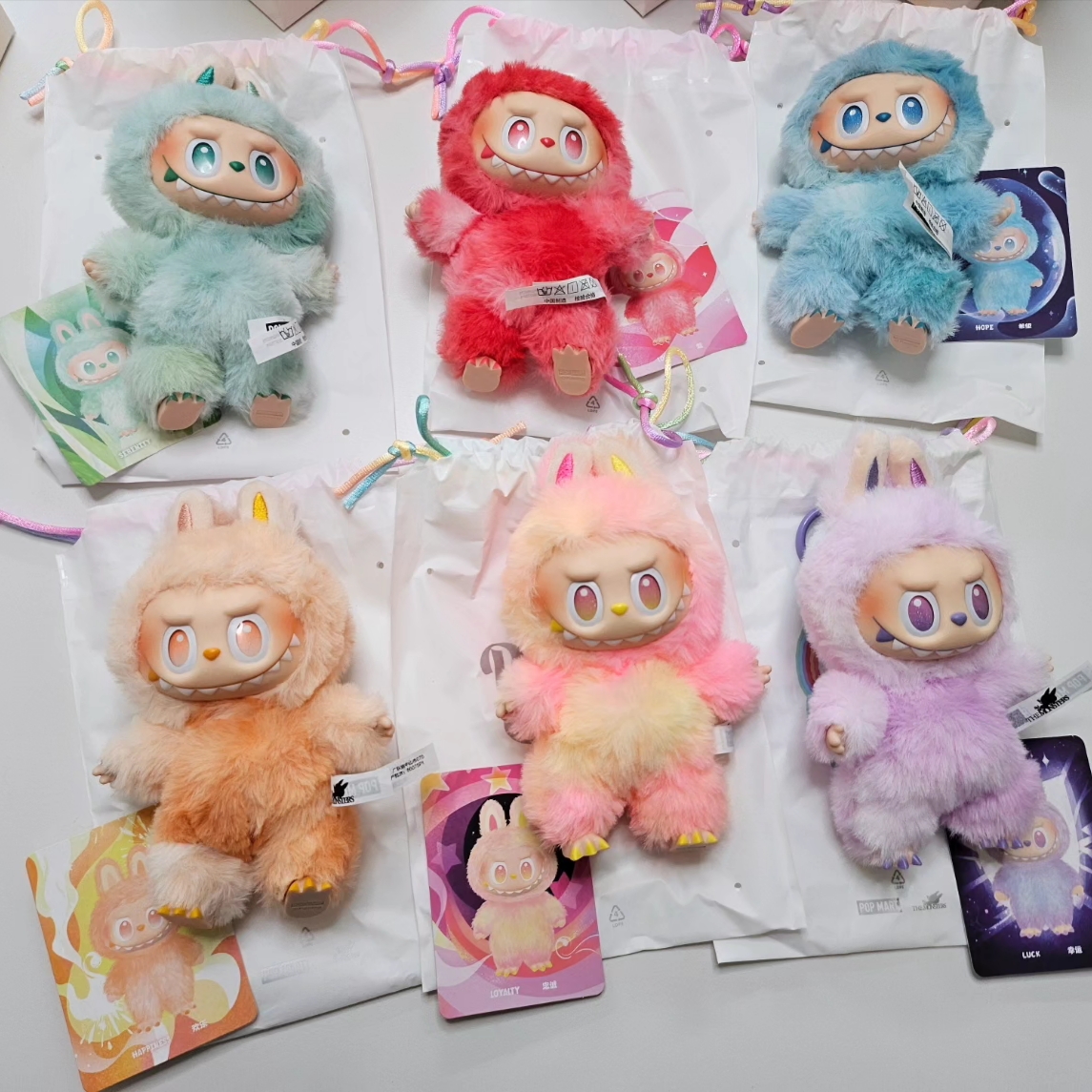 Pop Mart Labubu The Monsters Highlight Series Sealed Case (6 Blind Boxes) 착용 스타일