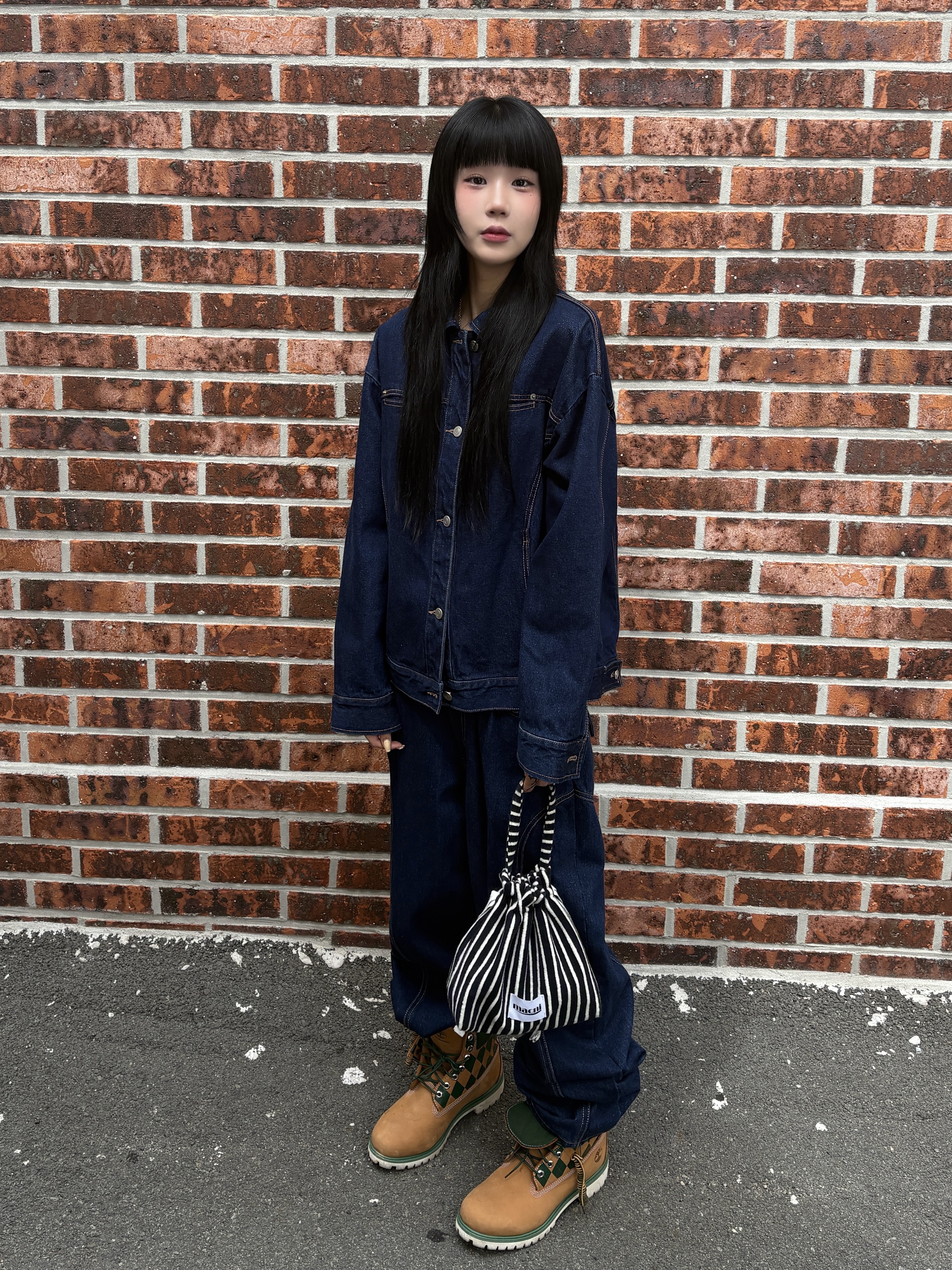 KASINA x Timberland 6 In Premium Vibram GTX Wheat, MACNI Terry String Pouch Bag Navy 착용 스타일 - 1