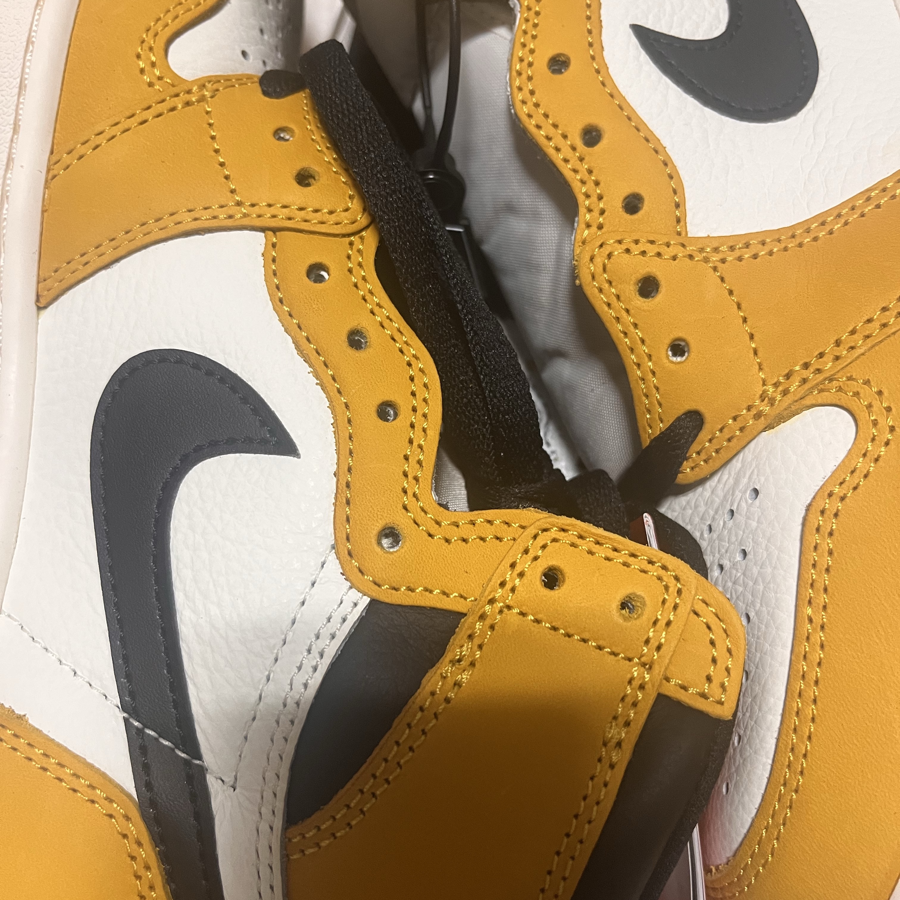 Jordan 1 Retro High OG Yellow Ochre 착용 스타일 - 1