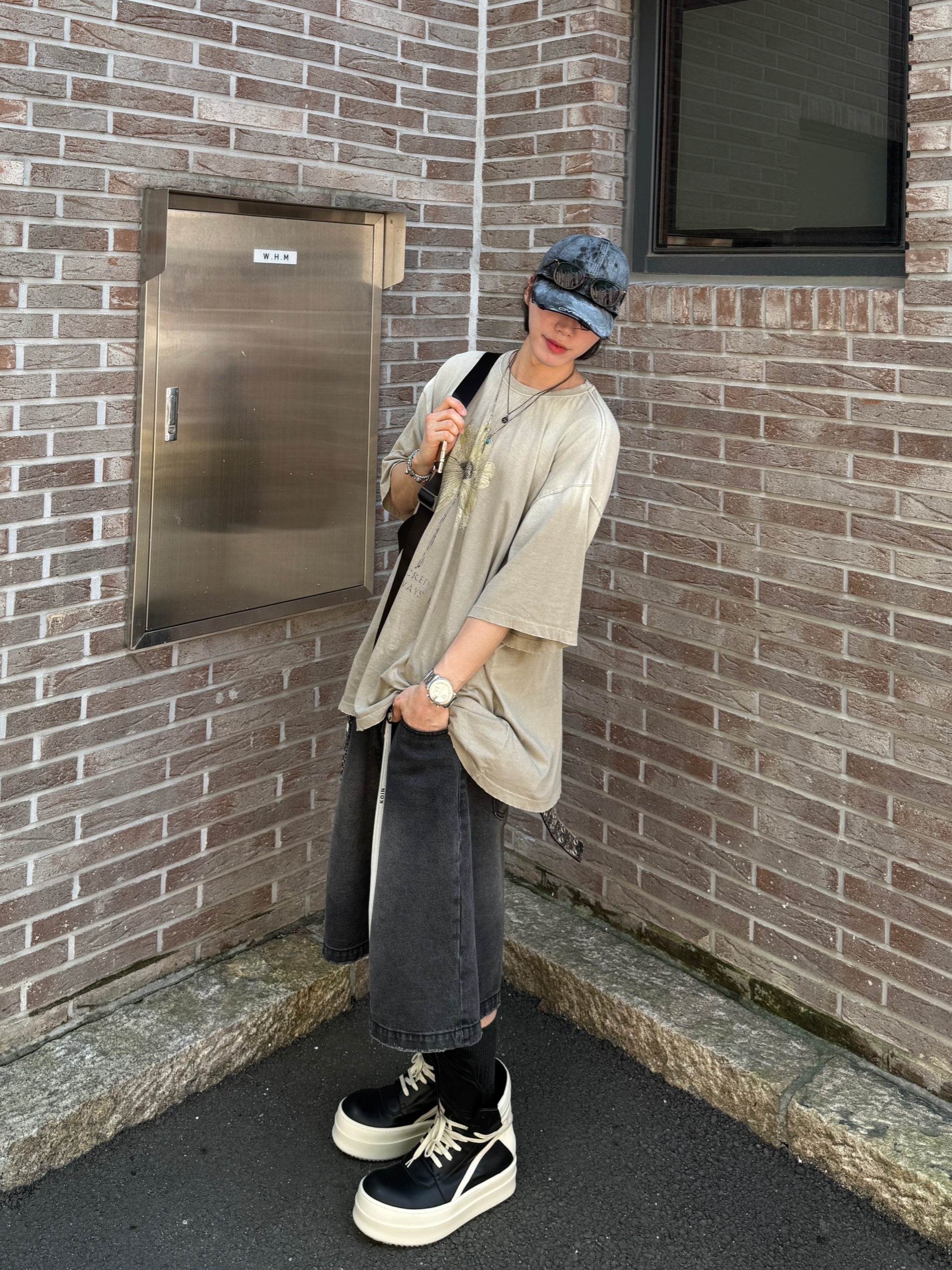 Rick Owens Hollywood Mega Bumper Geobasket in Full Grain Calf Leather Black Milk, MJD x Kamien Double Hole Belt Oak Brown 착용 스타일 - 2
