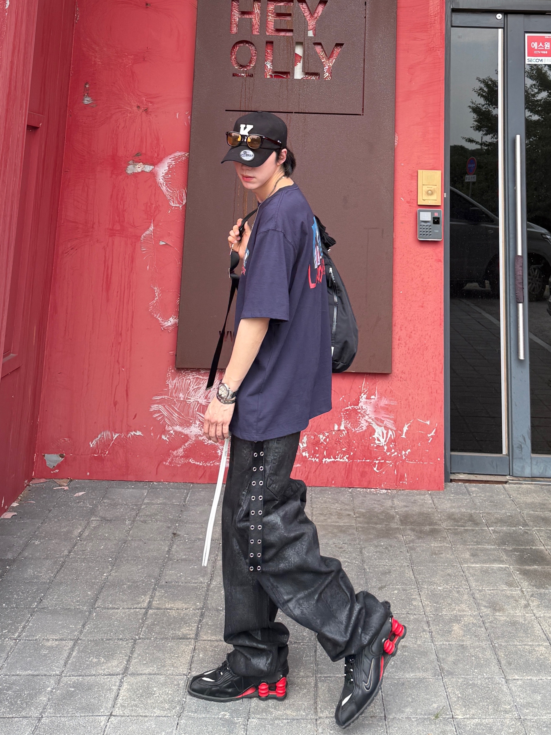 Kamien x MJD Double Hole Belt Black Shearling Calfskin, Kamien x KOIN SEOUL K Logo Ball Cap Black 착용 스타일 - 1