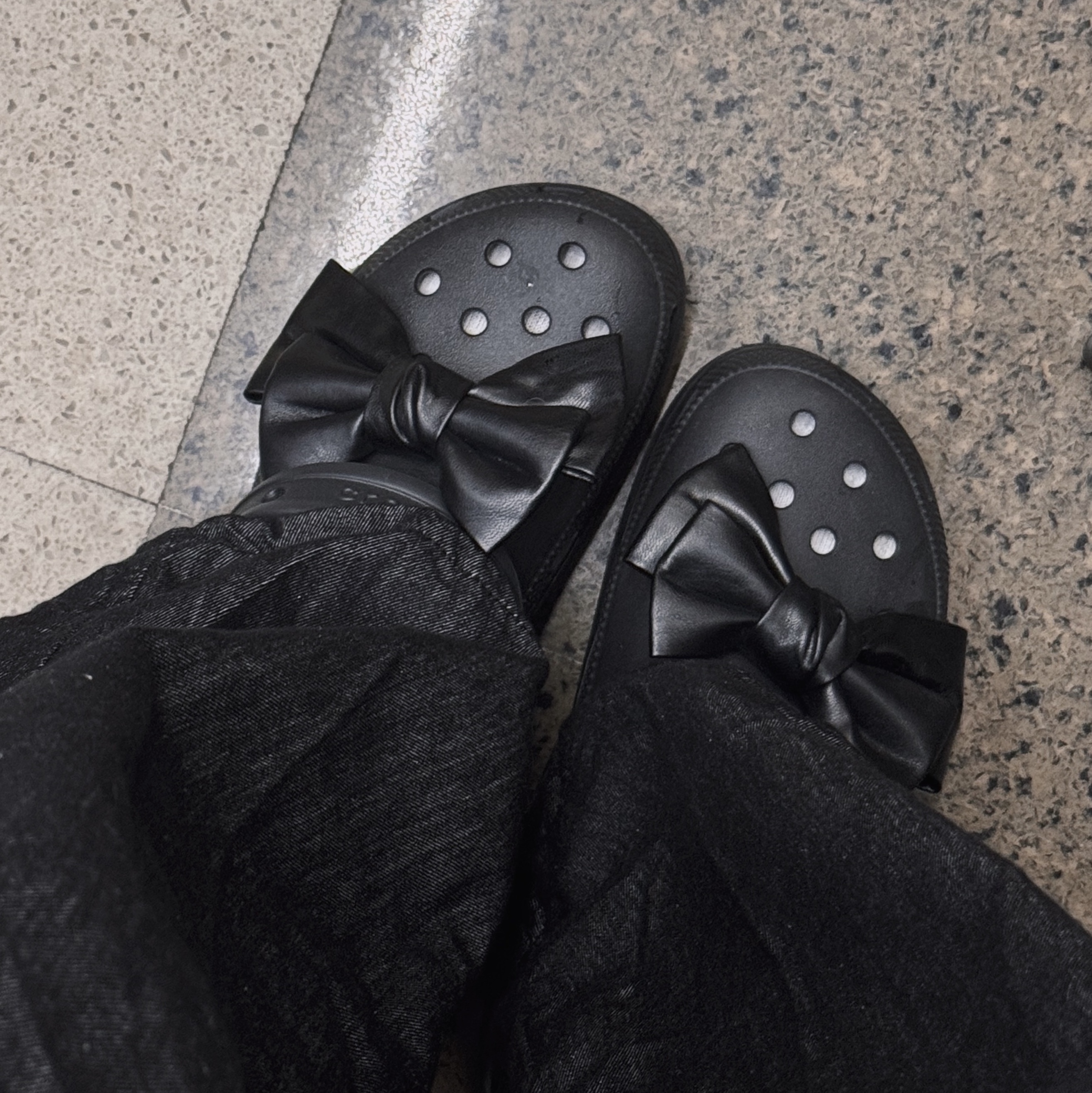 (W) Crocs Classic Platform Clog Black 착용 스타일