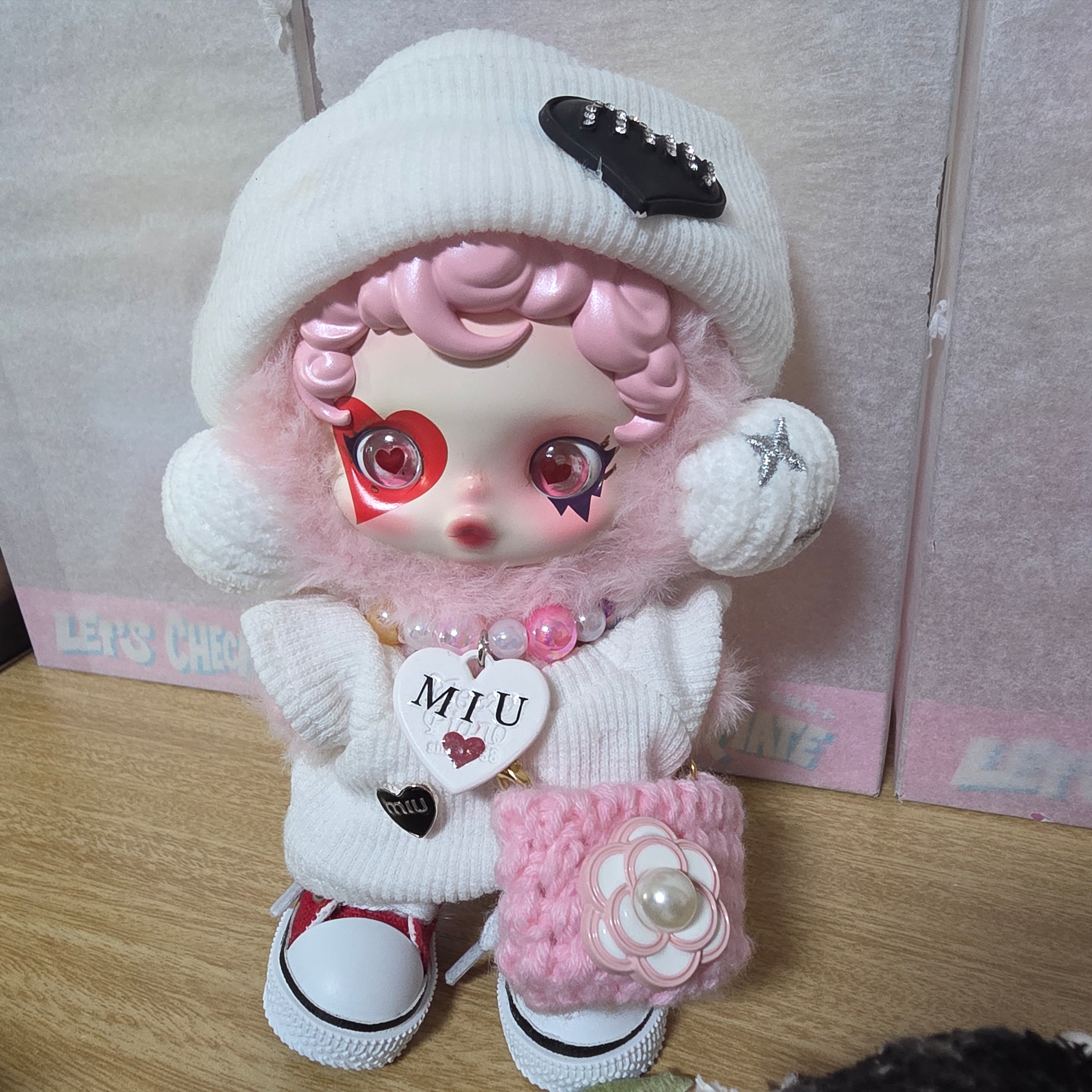 Pop Mart Skullpanda Winter Symphony Series Keyring Sealed Case (1 Blind Box), Pop Mart Skullpanda Winter Symphony Series Keyring Rhapsody (Opened Case) 착용 스타일