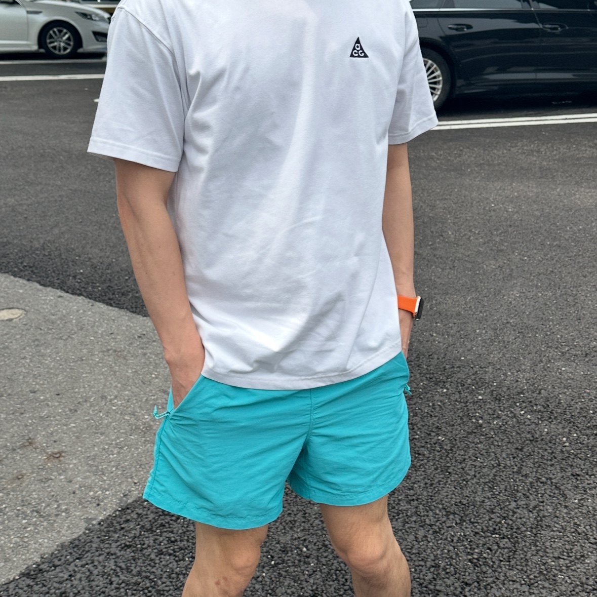 Nike ACG Max 90 T-Shirt Summit White - Asia, Nike ACG Reservoir Goat Shorts Dusty Cactus - Asia 착용 스타일 - 2