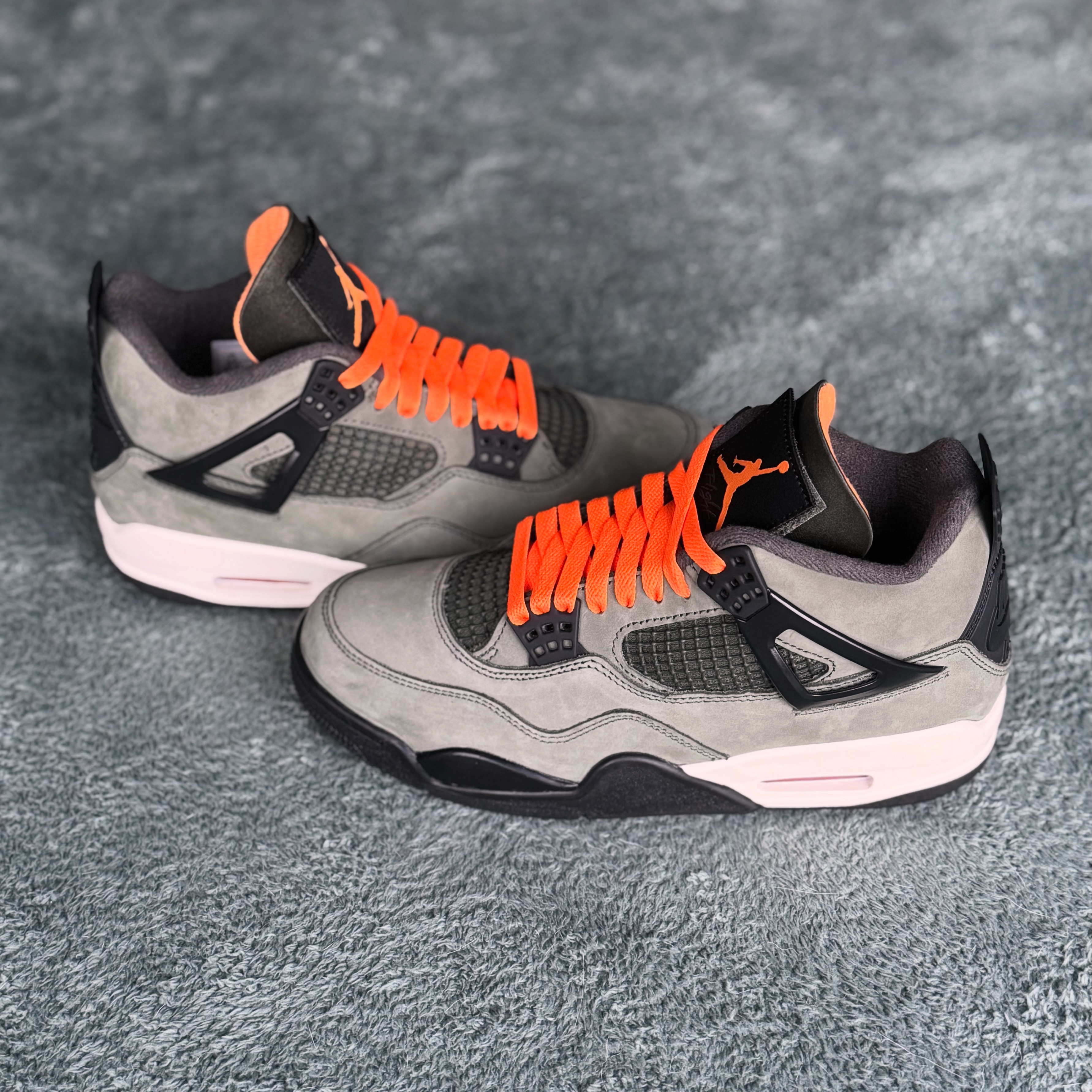 Jordan 4 x Undefeated Retro OG SP Deep Green and Clementine 착용 스타일