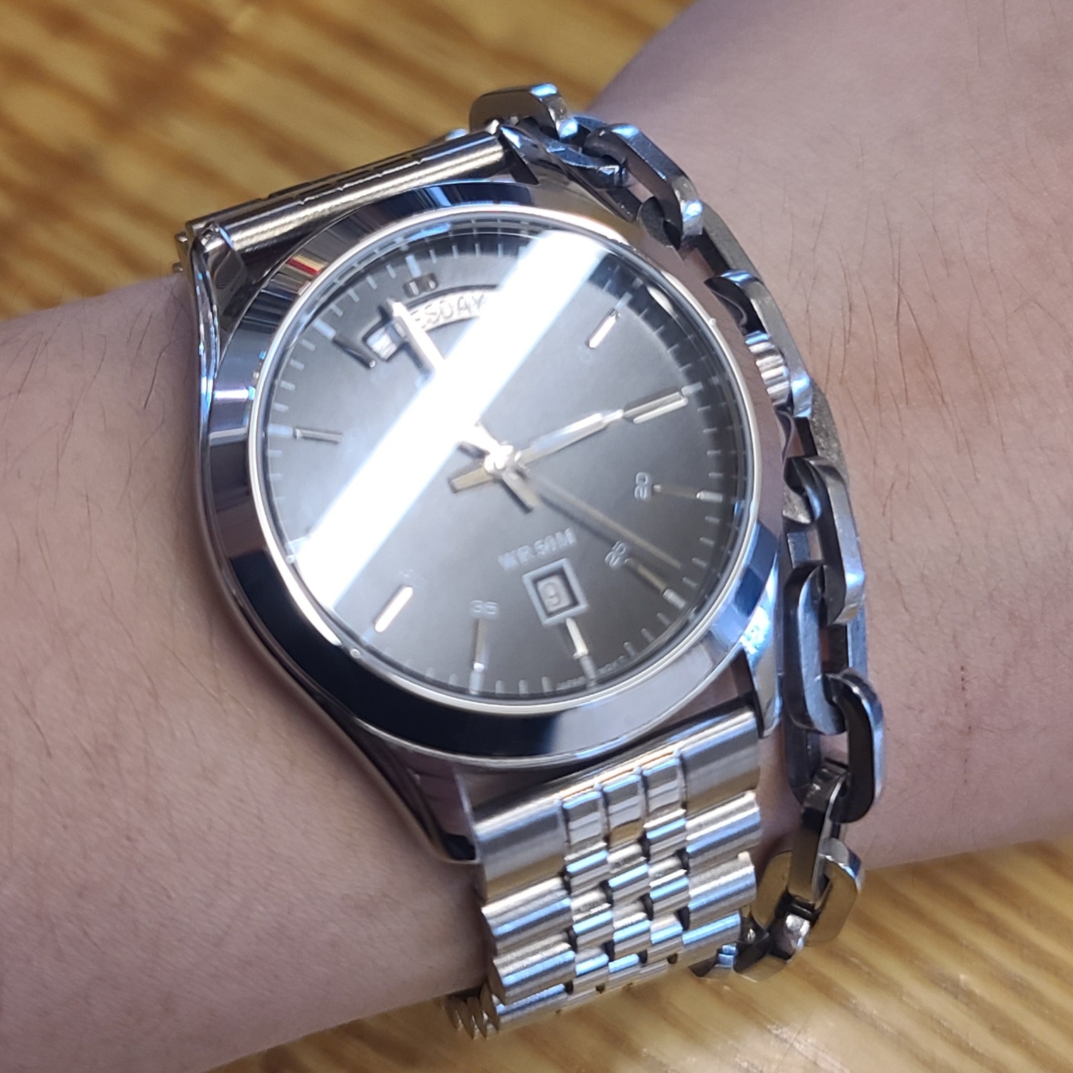 Casio MTP-1370L-1AVDF 착용 스타일