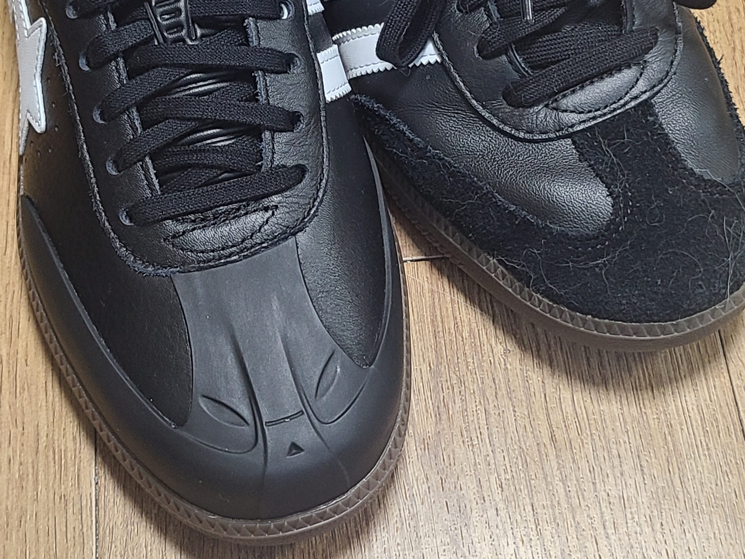 Adidas x BAPE Samba Core Black Footwear White, Adidas Samba OG Black White Gum 착용 스타일 - 3